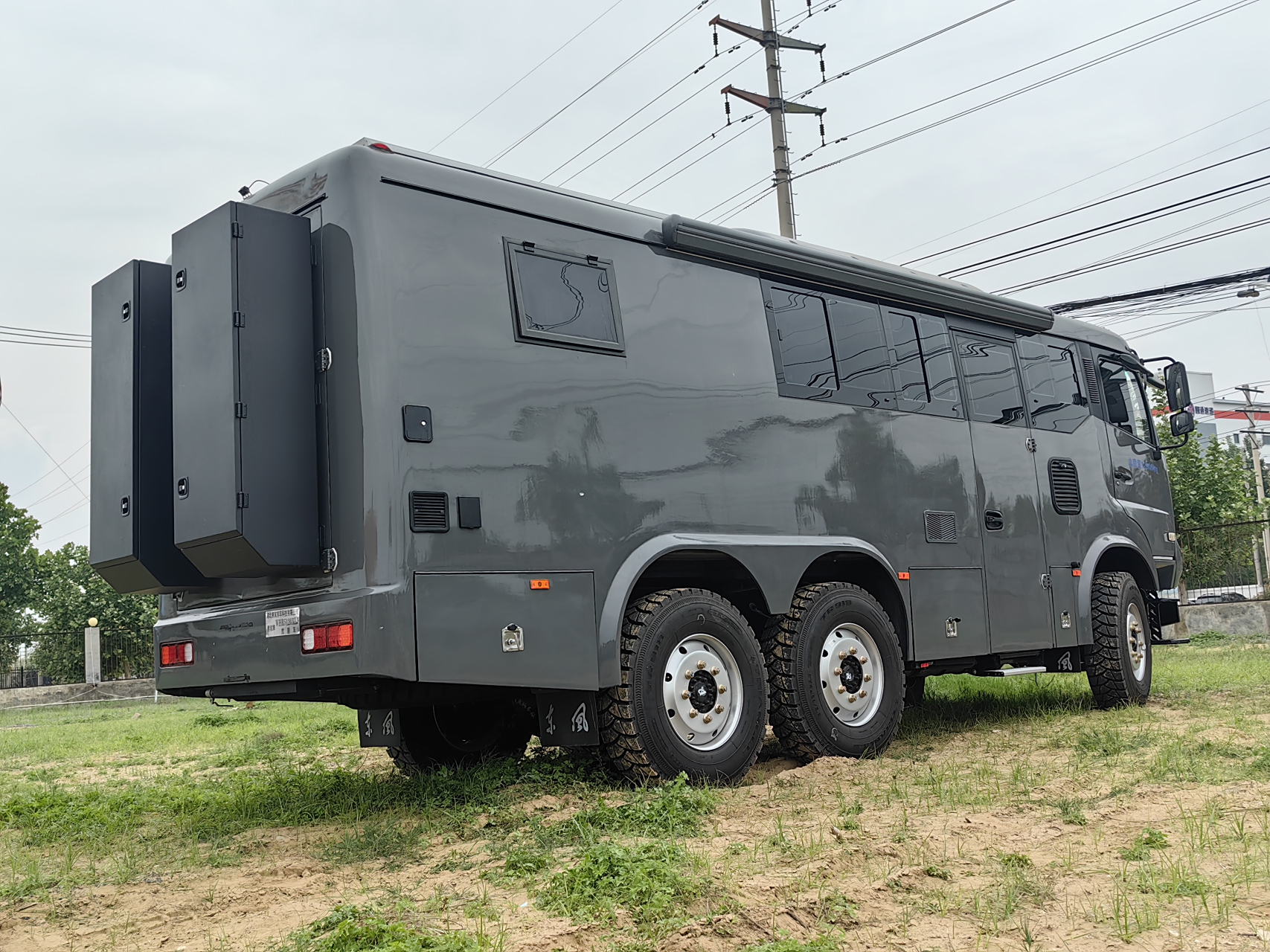 赛家东风霸王龙六驱越野房车,硬桥越野房车的优势主要提现在以 硬桥