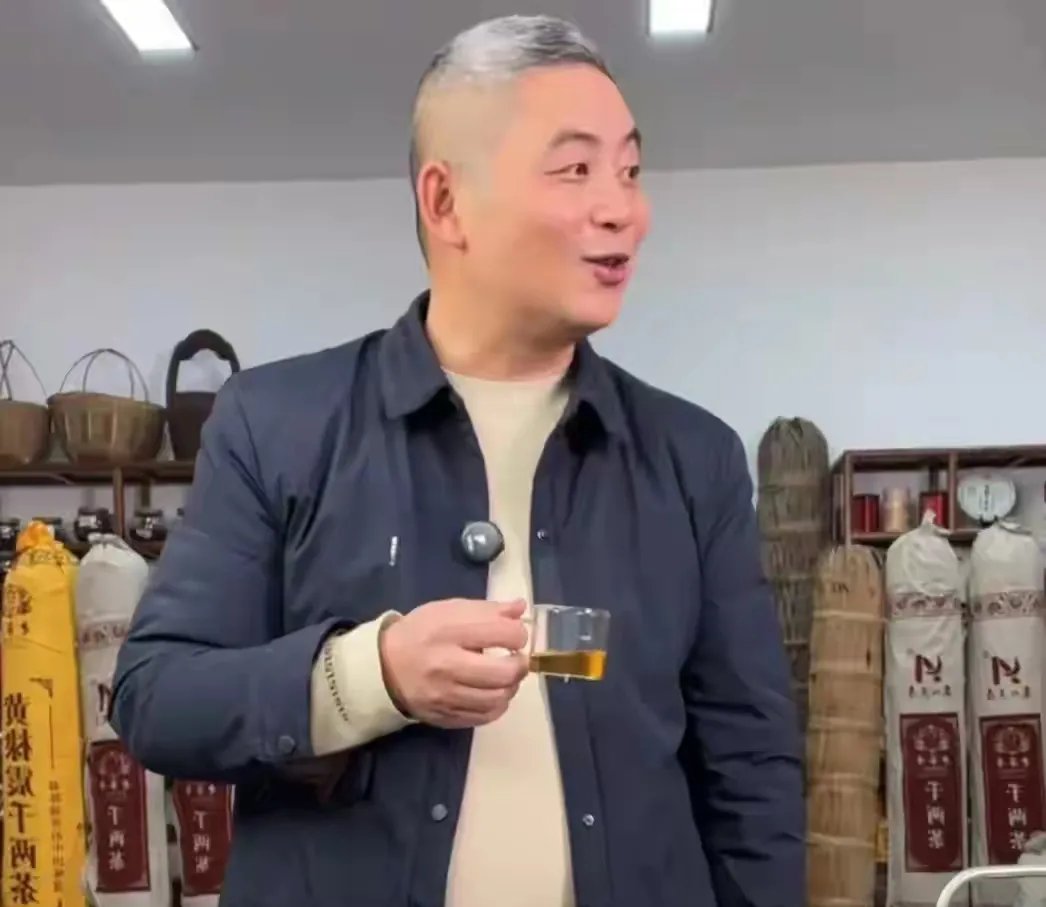 百万网红王胖的直播间空空如也,几百个粉丝都能数
