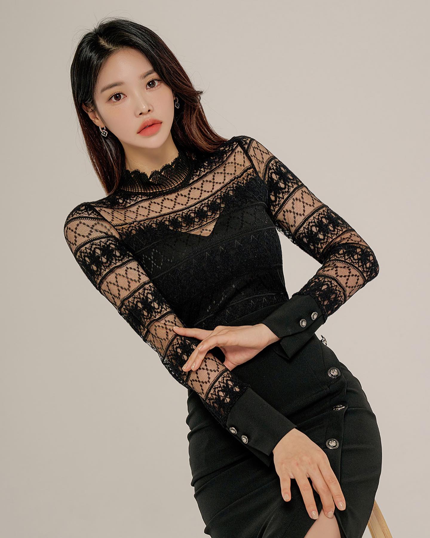 韩国大长腿模特朴正允三套个性时尚写真,彰显独特时尚魅力,演绎潮流