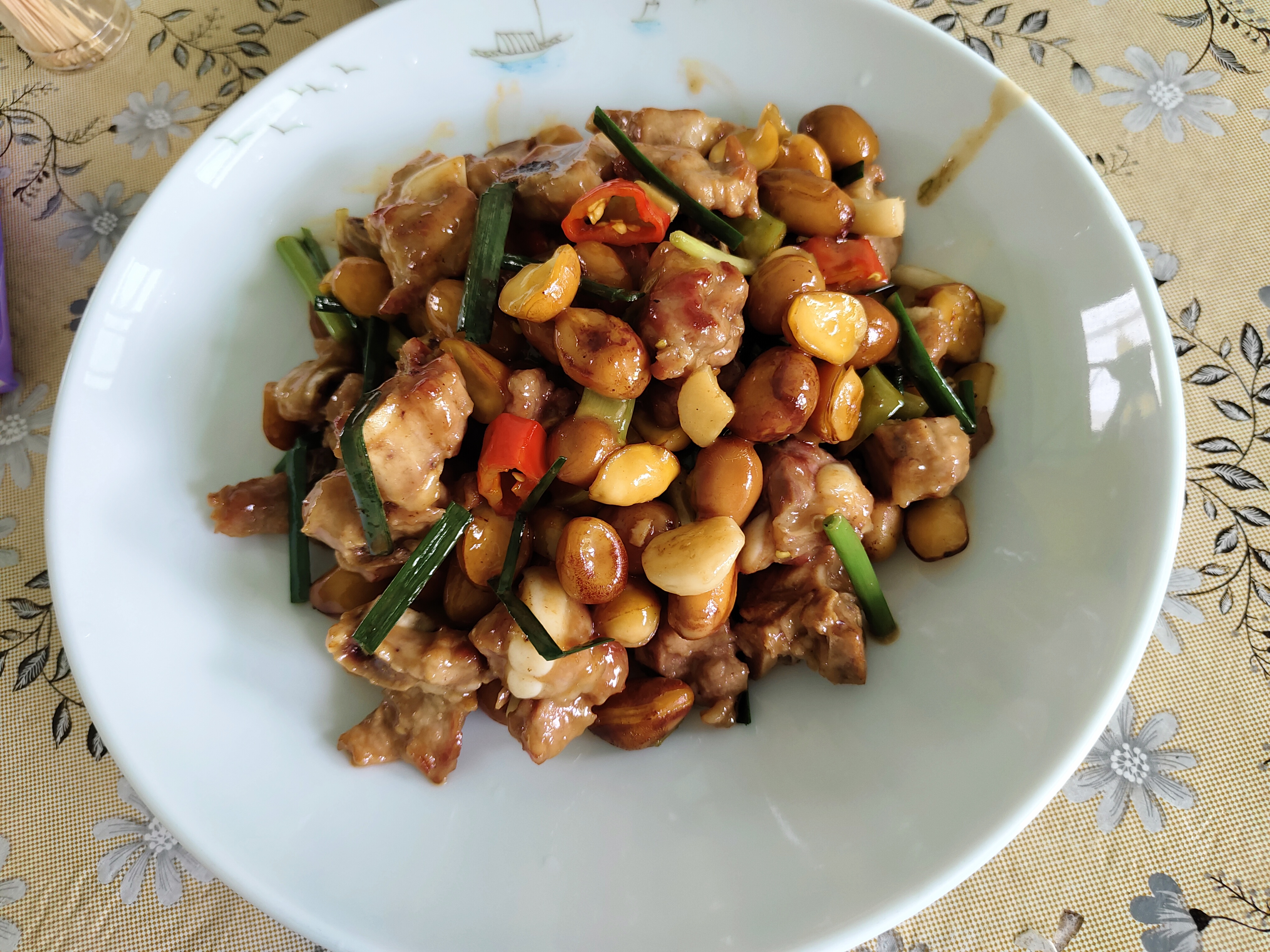 凤眼果焖排骨(凤眼果是当地当季食物,用它煲糖水正到没朋友,凤眼果的