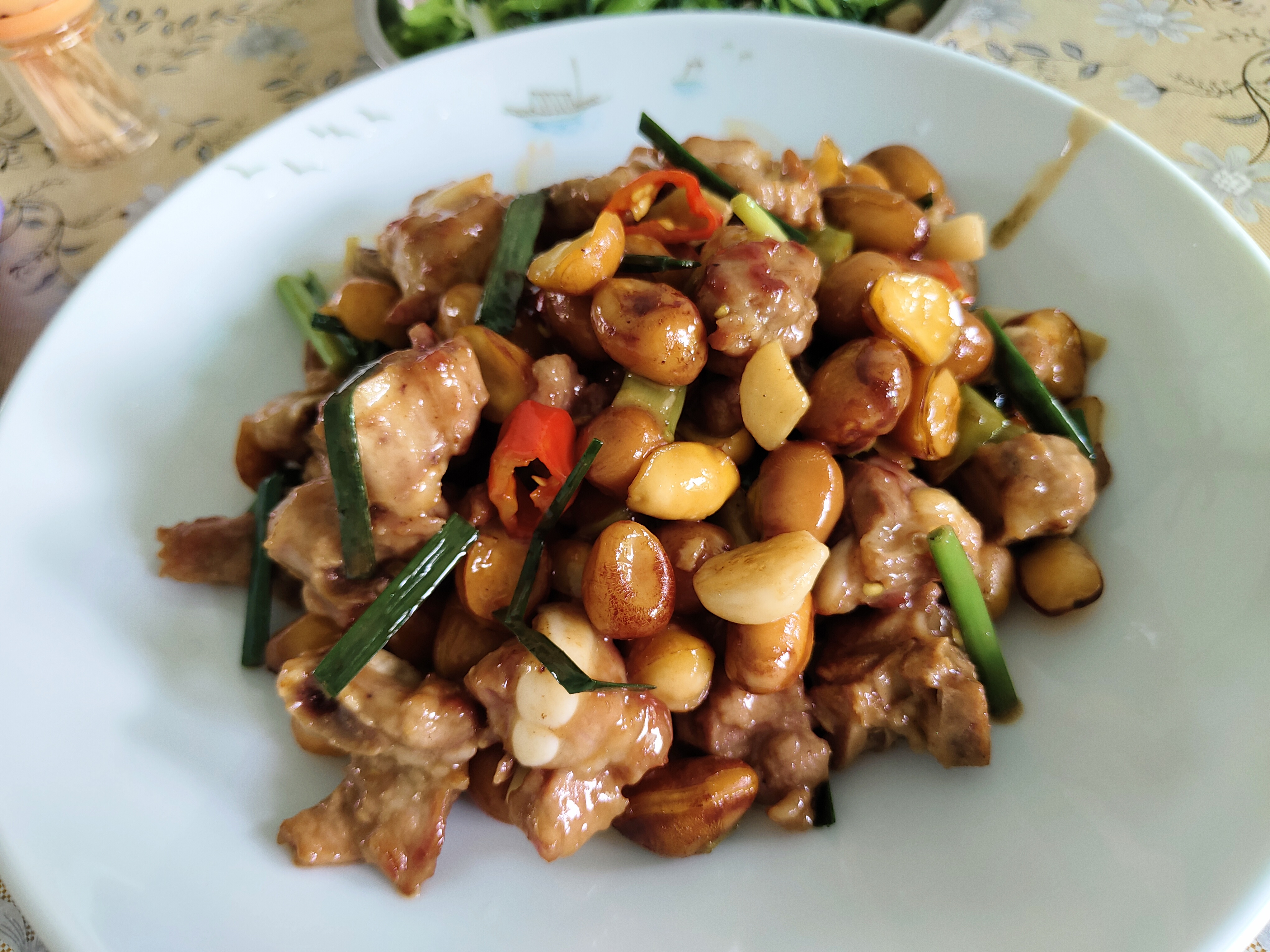 凤眼果焖排骨(凤眼果是当地当季食物,用它煲糖水正到没朋友,凤眼果的