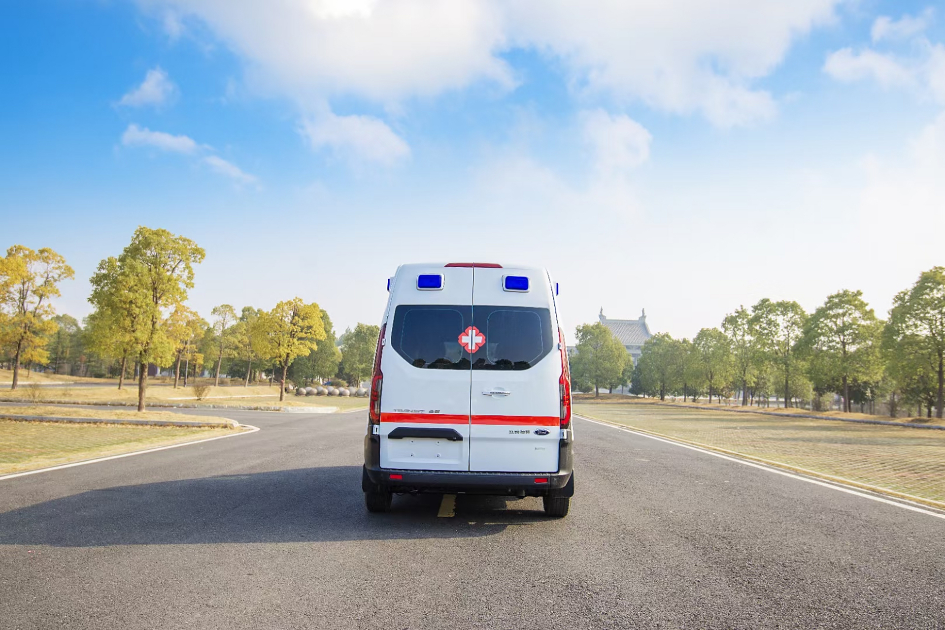 江铃福特v362救护车全方位图片