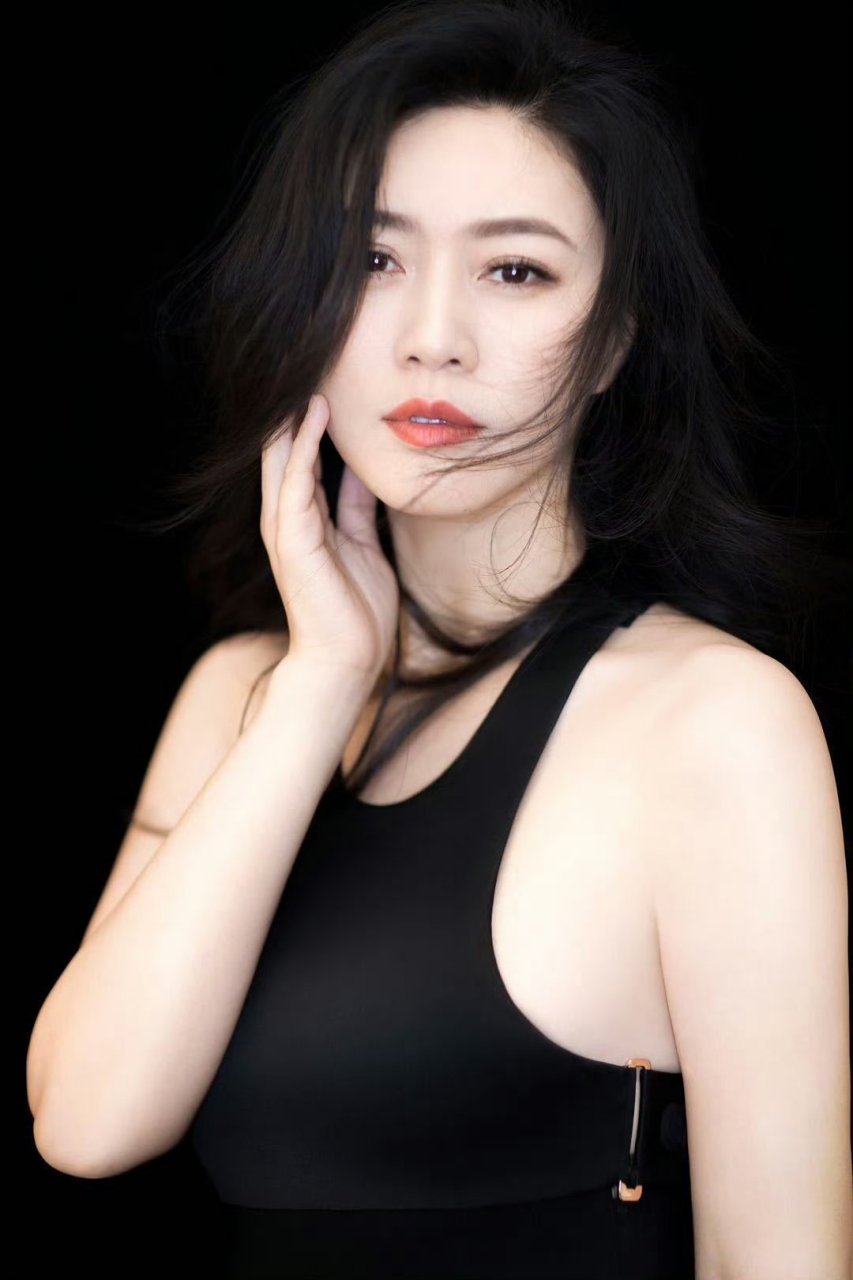 熟女田海蓉海边泳装写真