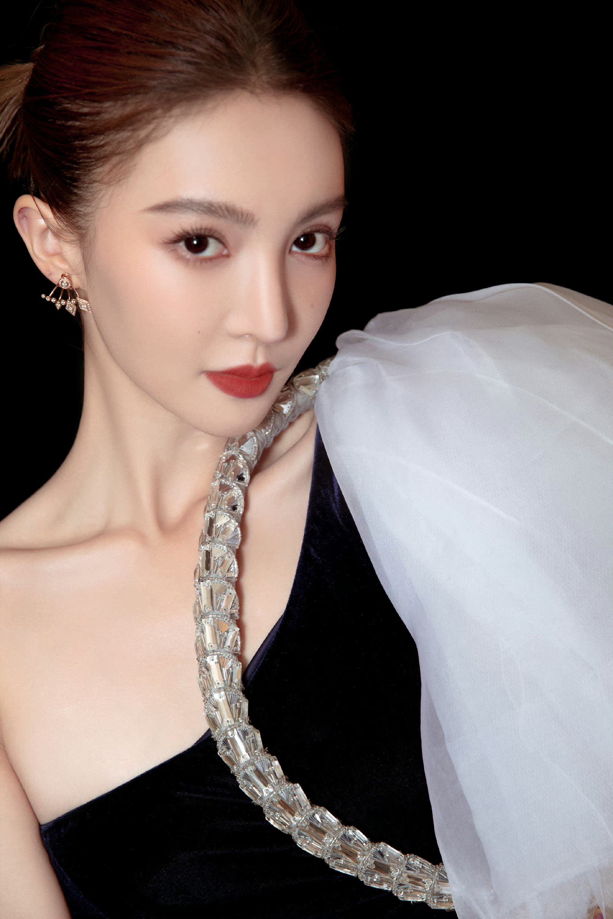 金晨黑色礼服美得很精致