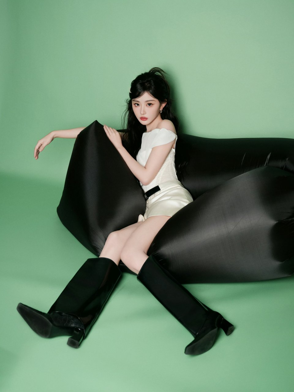 孔雪儿大长靴超短裙