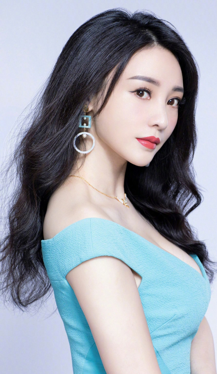 柳岩写真甜美性感