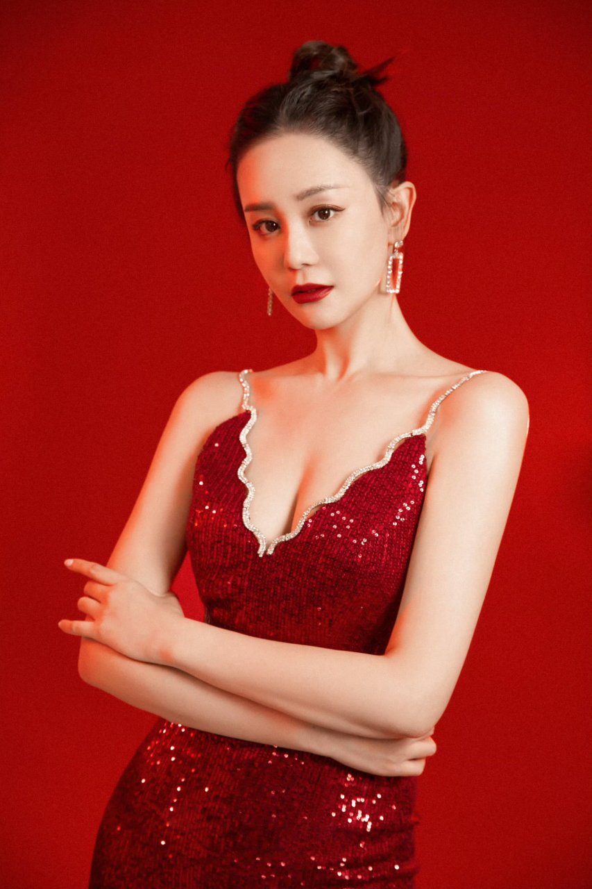 海陆前后深v美背礼裙身材窈窕