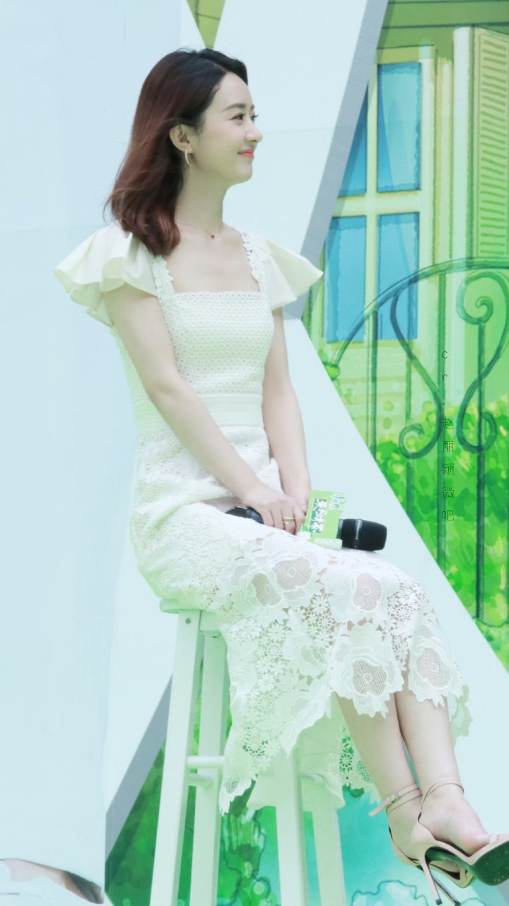 赵丽颖白色礼服活动现场