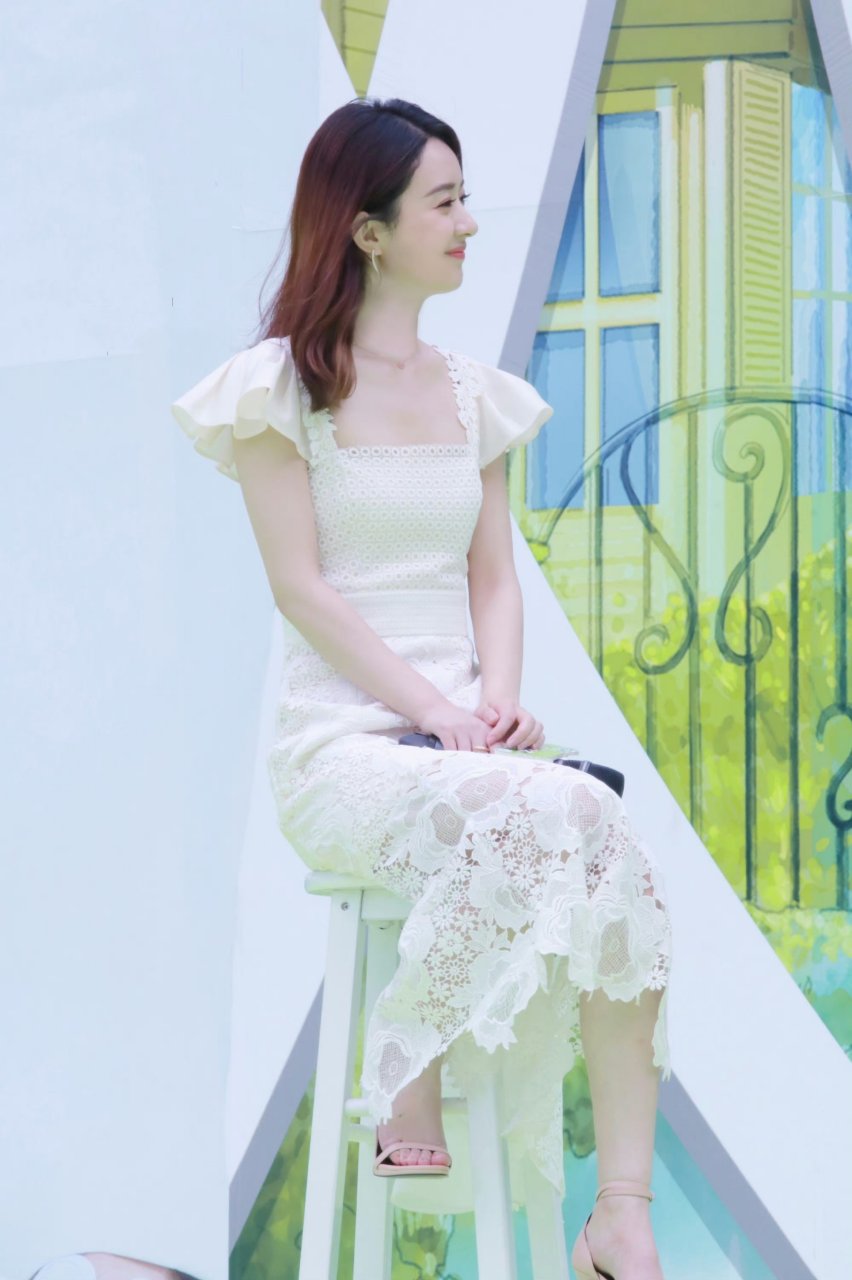 赵丽颖白色礼服活动现场