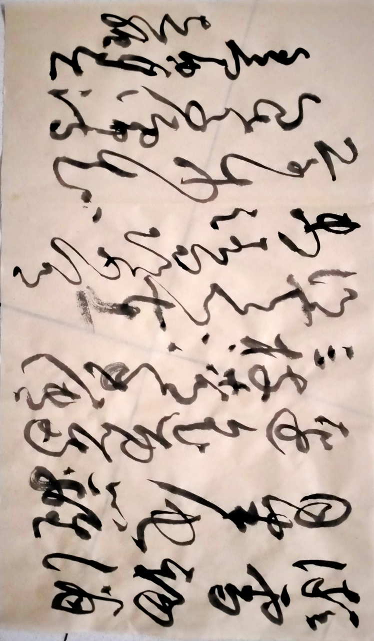 出自诗人方孝孺的《画梅》,原文: 微雪初消月半池,篱边遥见两三枝.