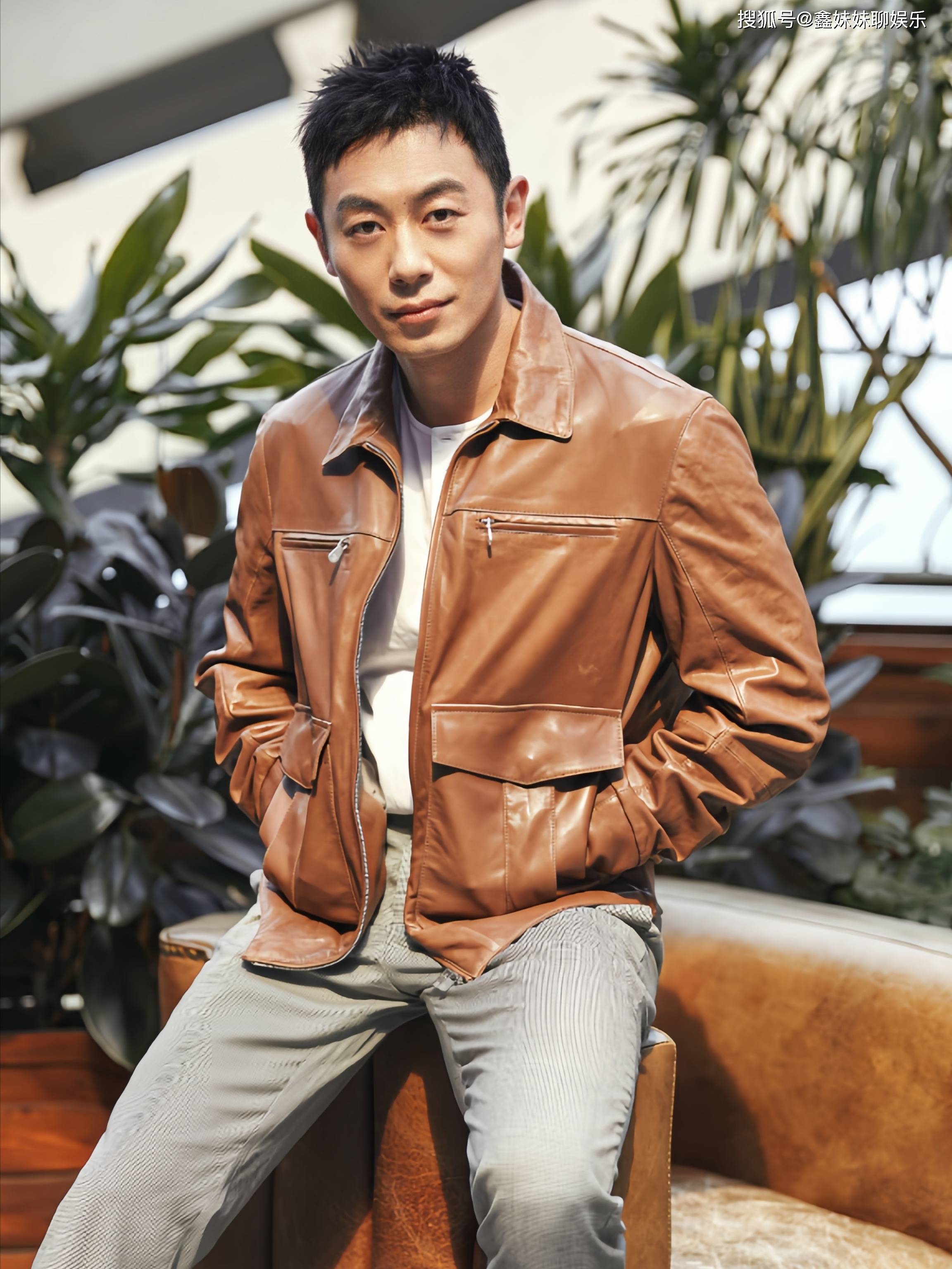 朱亚文,荧屏硬汉,演技夺魁 朱亚文1984年4月21日出生在江苏省盐城市