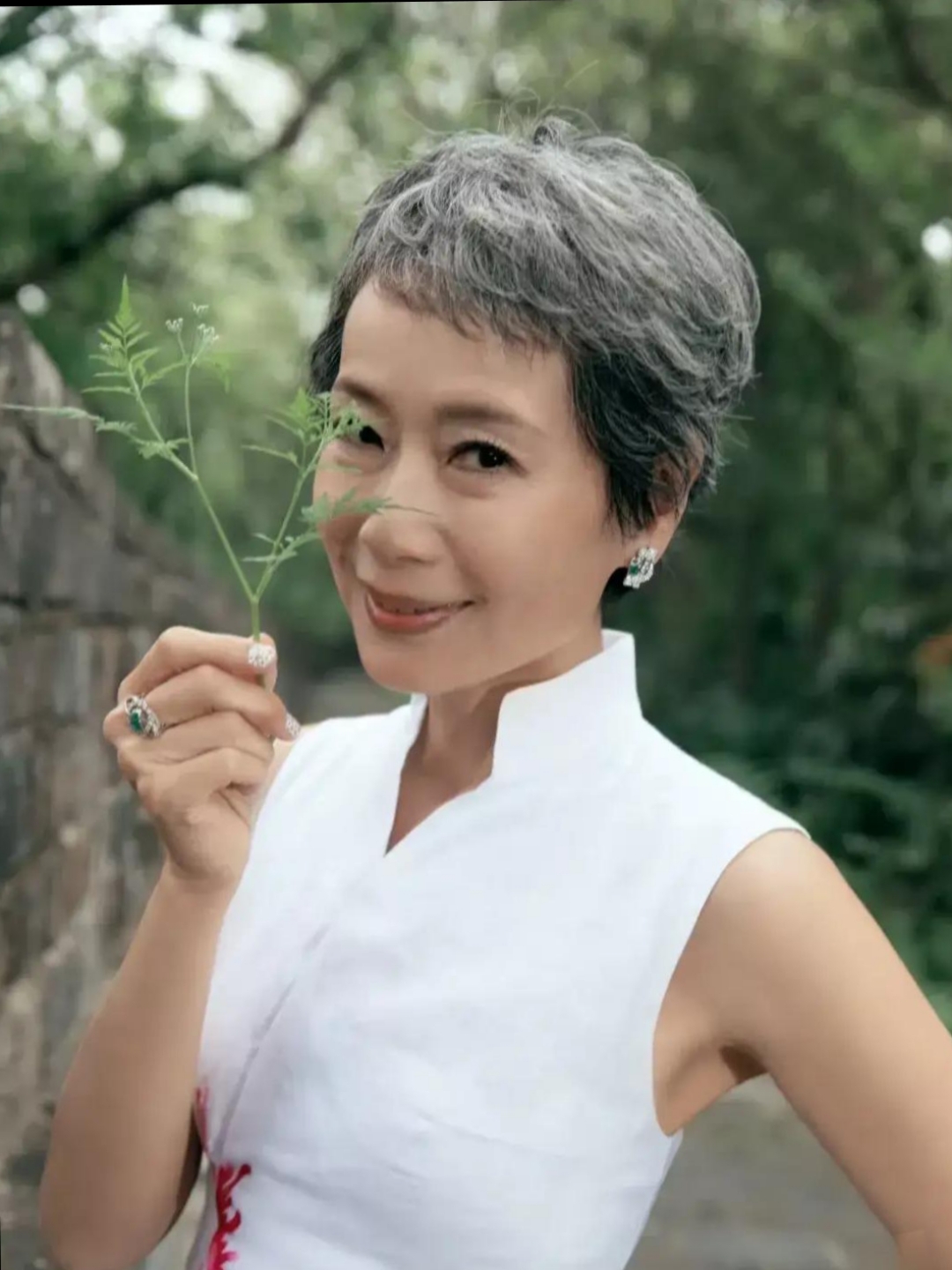 叶童太美了这气质身材五官都好精致不像60岁的人