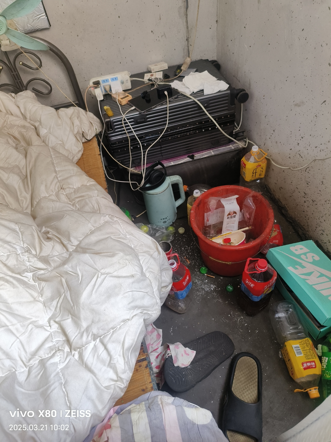 这小子,作为工厂学徒,简直把懒惰发挥到了极致