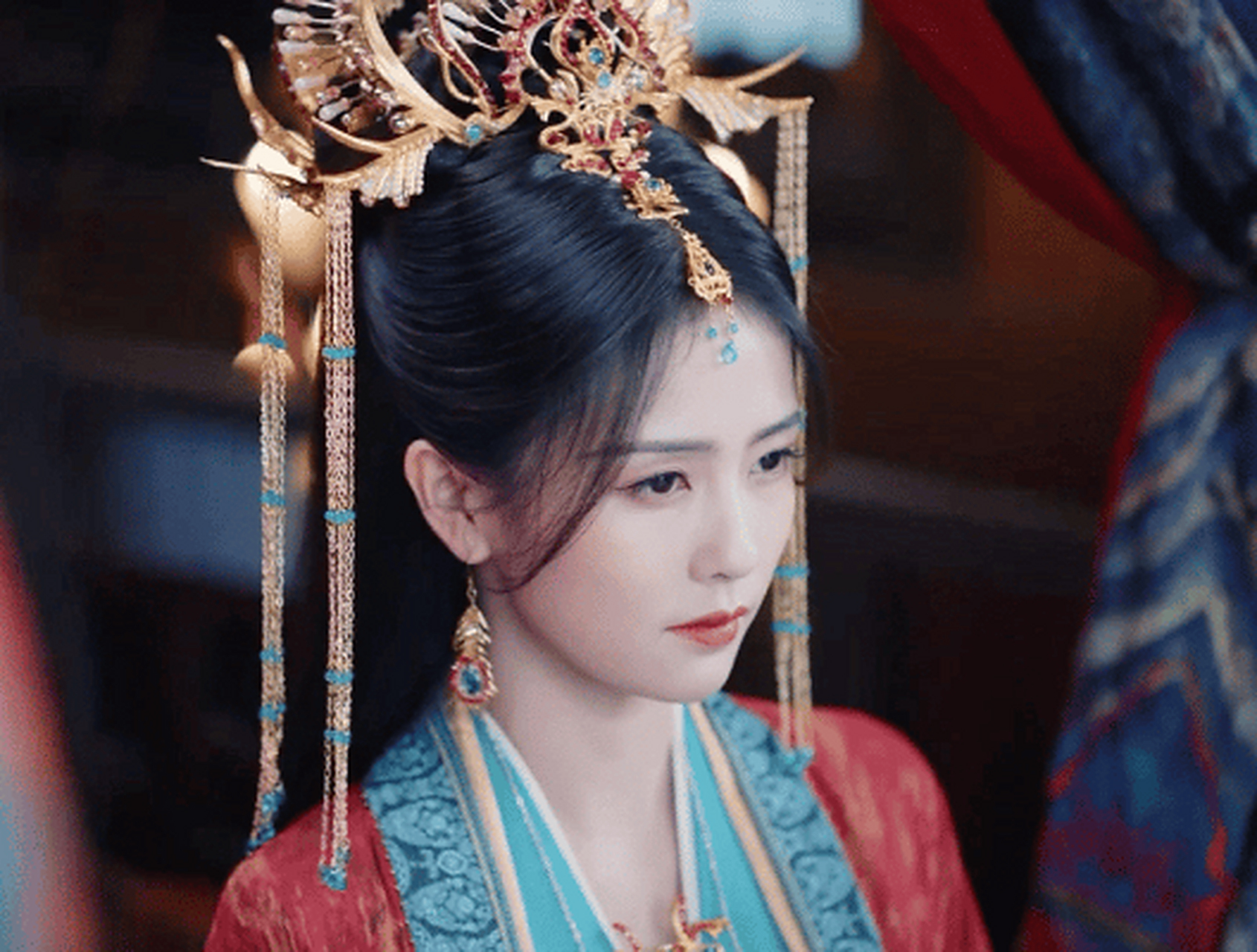 长月烬明# #白鹿#  《长月烬明》叶夕雾婚服来啦~ 让我顿感梦回招 