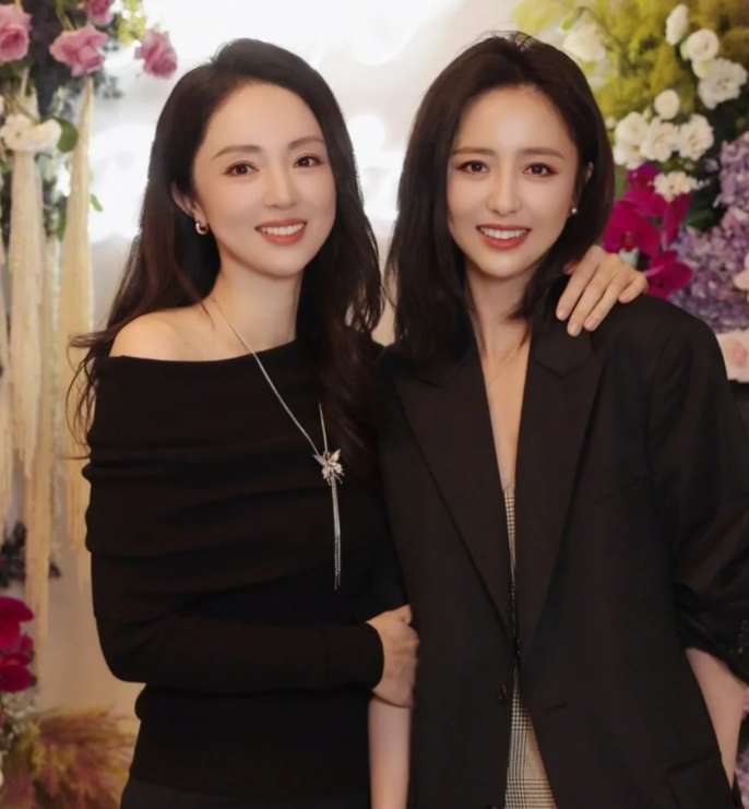 动态连更挑战#董璇和佟丽娅真的好像双胞胎!