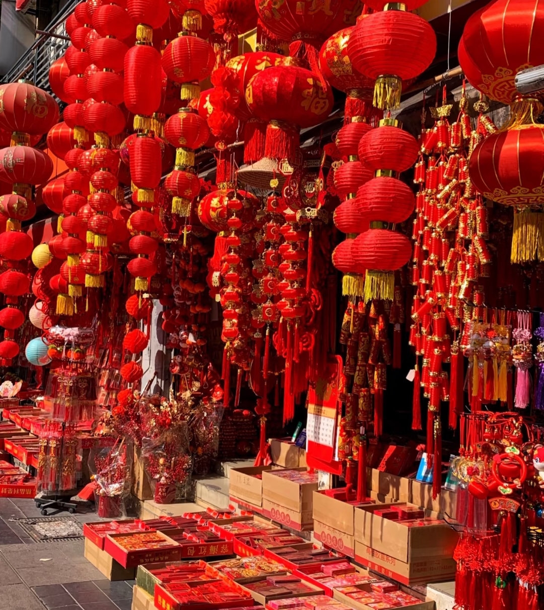 追年地图#一德路地铁口出来就看到,整条街都是年货的店铺,年货掷噜