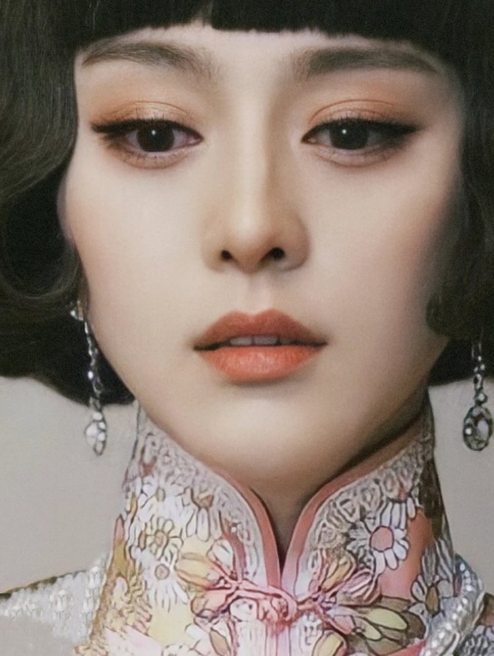 范冰冰在电视剧金大班中的造型真的太有古典美啦! 砰砰的卷发和古典气