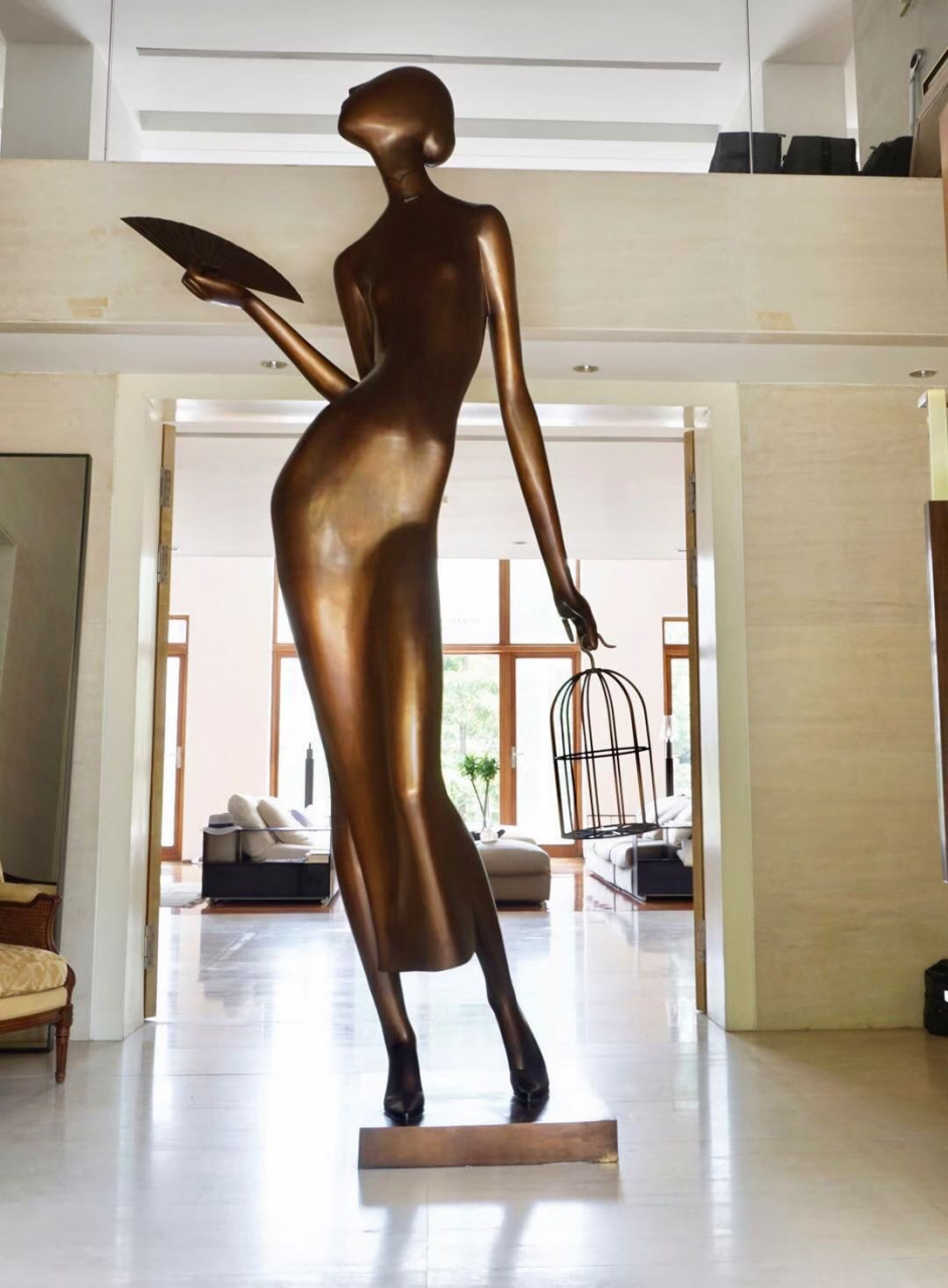 这件《东方少女》雕塑是陈逸飞创作的唯一一件雕塑作品,完成于2000年.