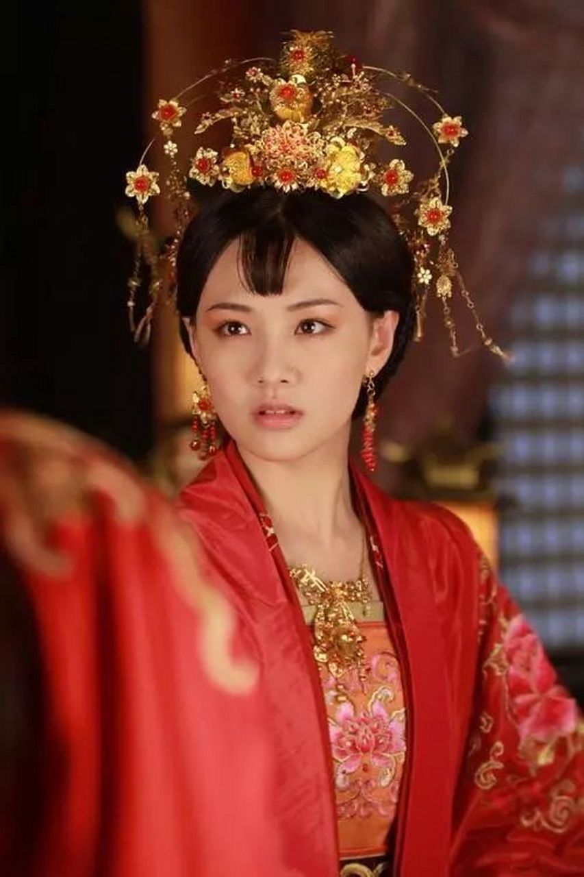 郑爽在《太平公主秘史》里扮演少女太平公主,肉嘟嘟的,很是粉嫩可爱