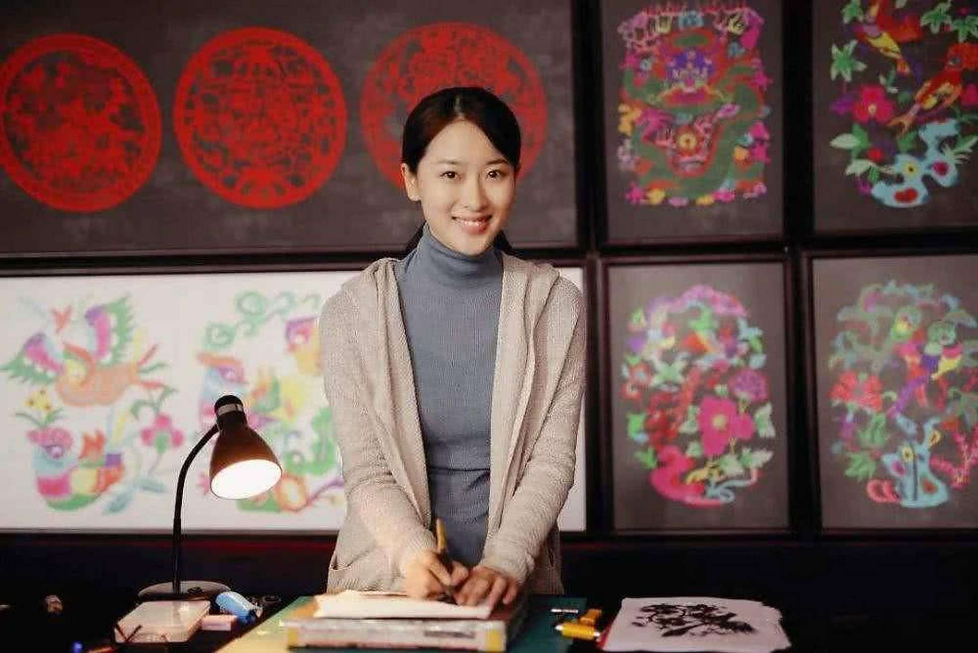 娱乐八卦后花园# 何丽虹出道的时间并不长,因此她