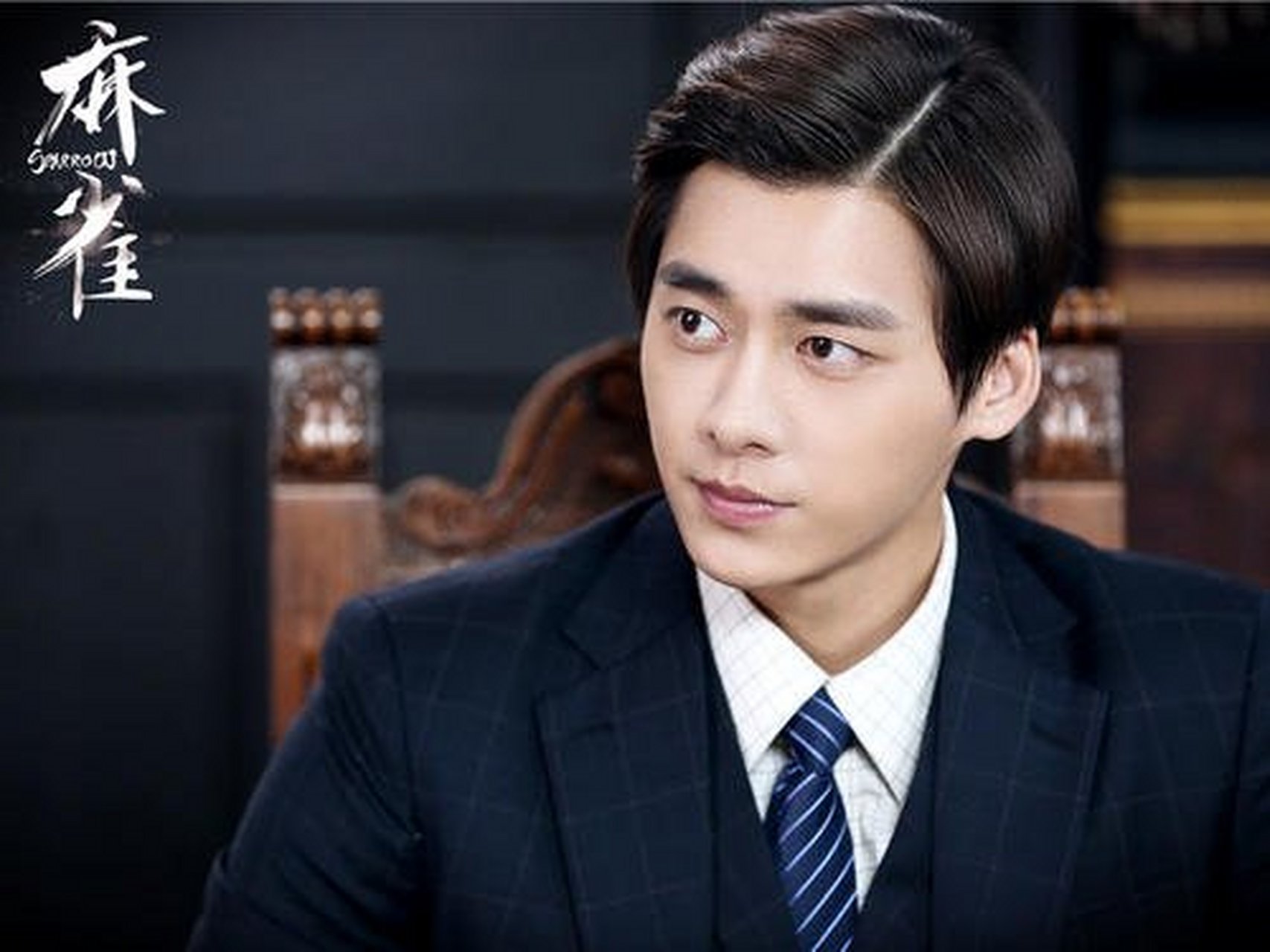 天天唠八卦# 李易峰在拍摄电视剧《麻雀》时被人扒出有多个替身