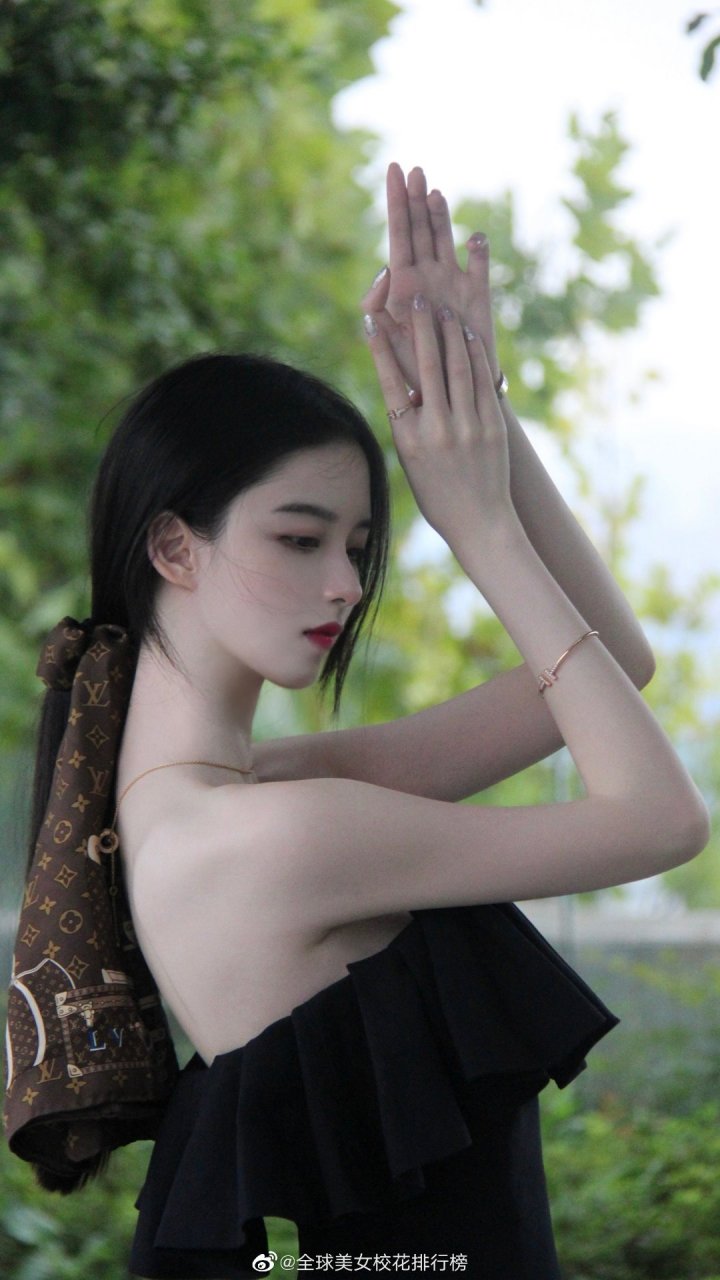 暨南大学校花张可欣,处女座,身高167cm,45kg,腿长身材好的小姐姐