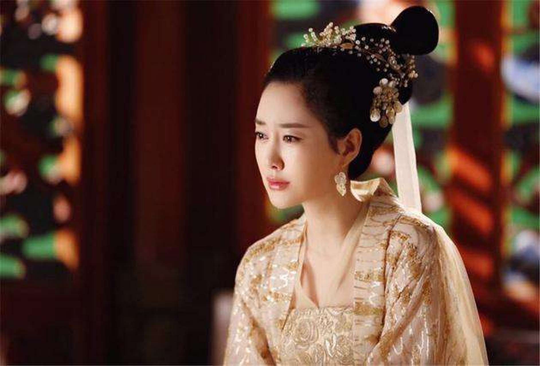 刘晓晔才比赵又廷大2岁,但她却在《三生三世十里