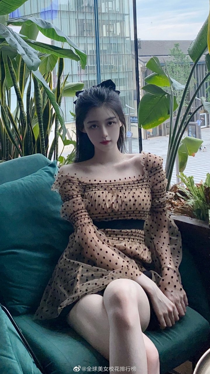 暨南大学校花张可欣,处女座,身高167cm,45kg,腿长身材好的小姐姐