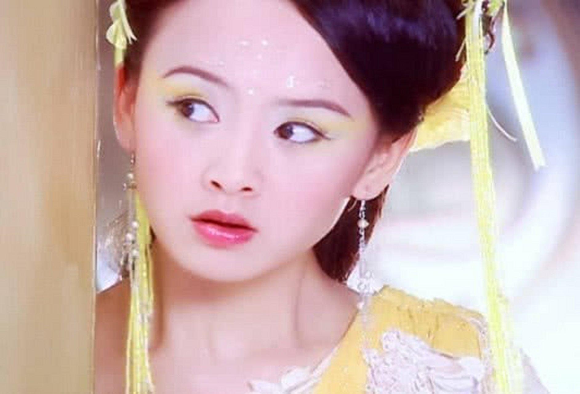 今日份的瓜# 王晶大家应该比较熟悉,曾在《京华烟云》中饰演过黛芬