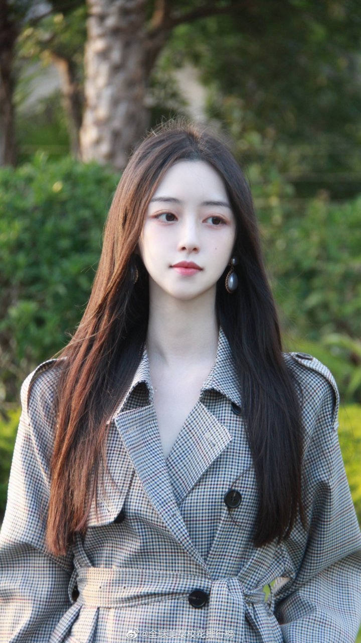 暨南大学校花张可欣,处女座,身高167cm,45kg,腿长身材好的小姐姐