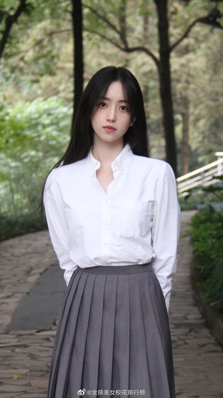 暨南大学校花张可欣,处女座,身高167cm,45kg,腿长身材好的小姐姐