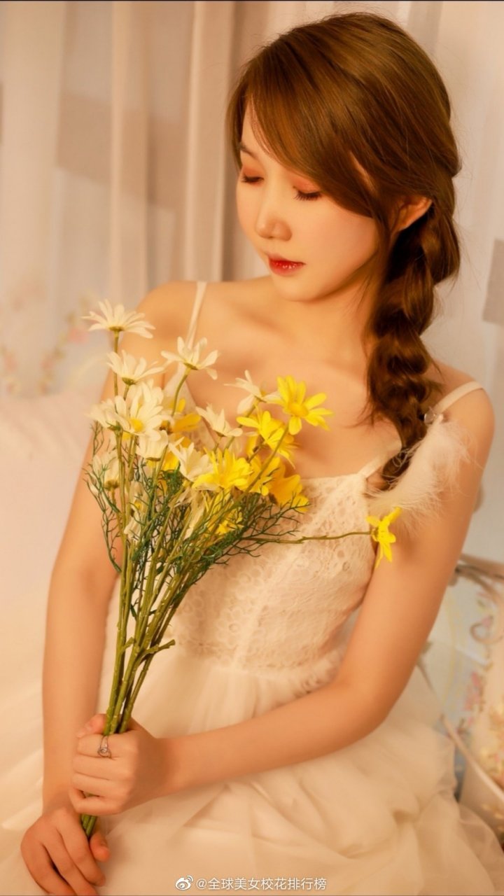 中国传媒大学20级美女徐子萧,你心动了吗? 身高172,体重46kg.双子座.