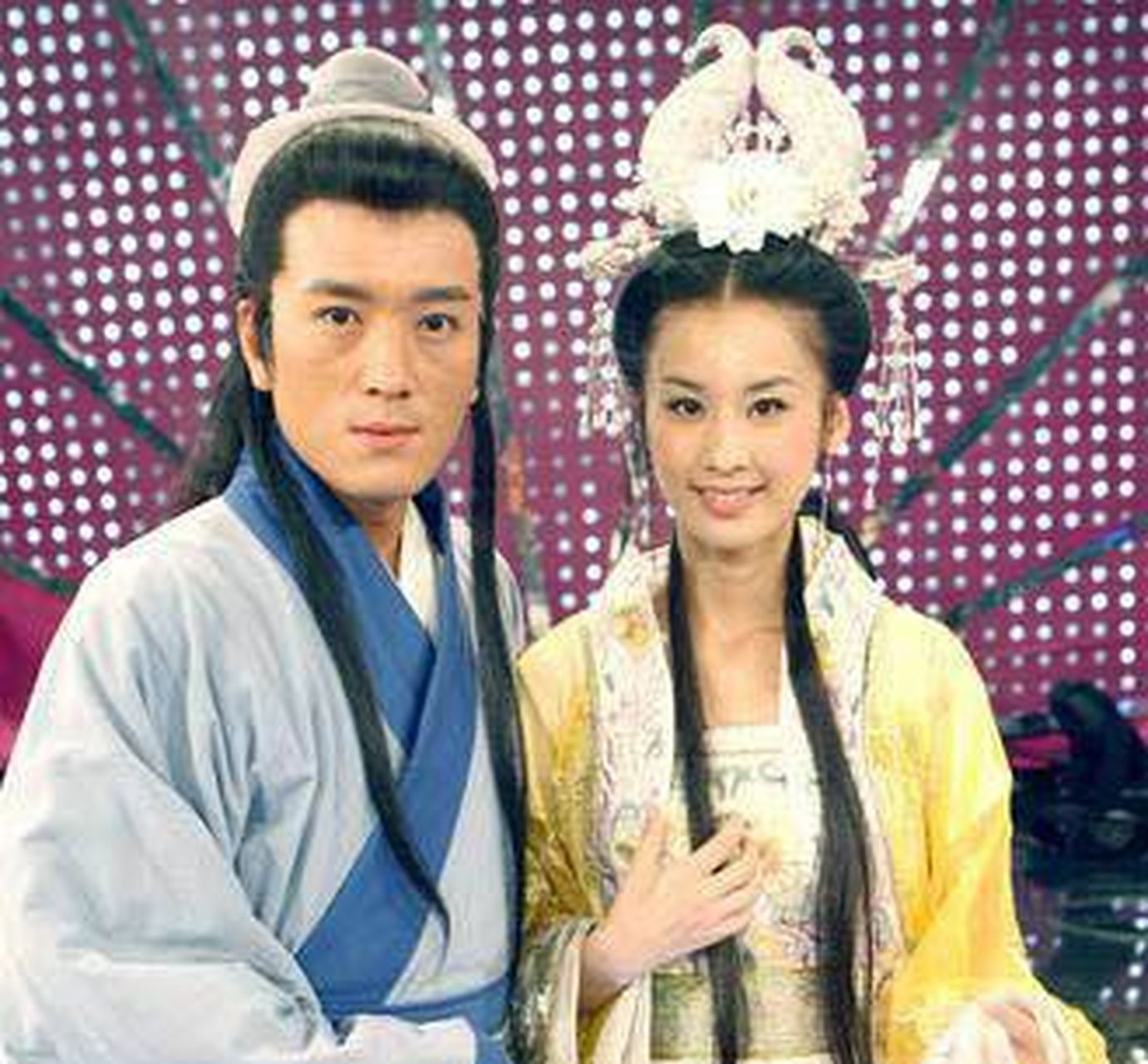 杨子和黄圣依夫妇在两个人剧中讲述了七仙女和董永之间的爱情故事