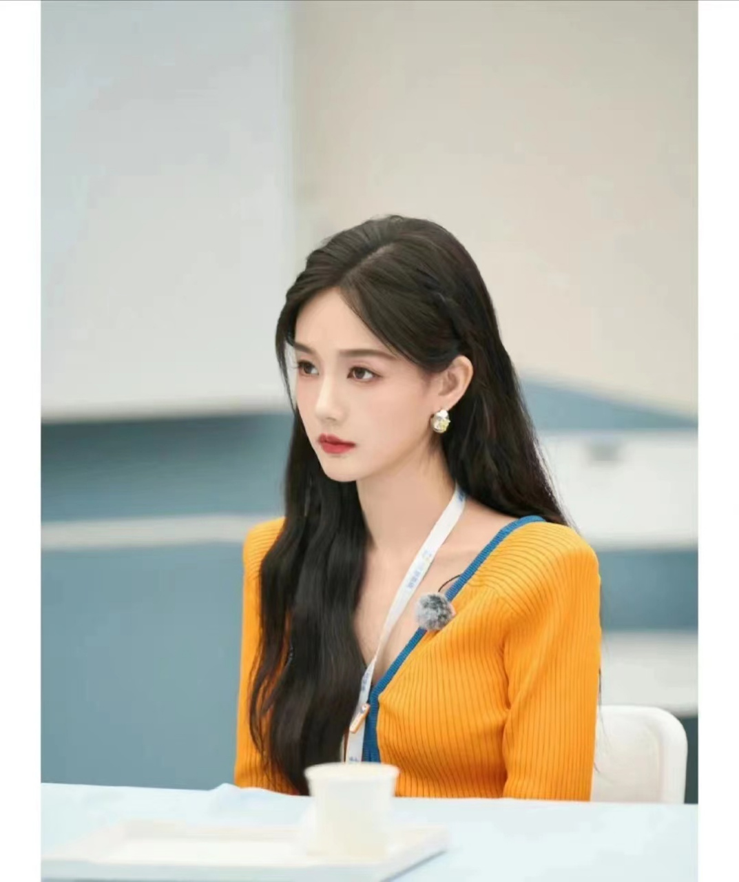 1,宋妍霏除了之前家里的两个大平层,自己最近又在上海买了套房子  2