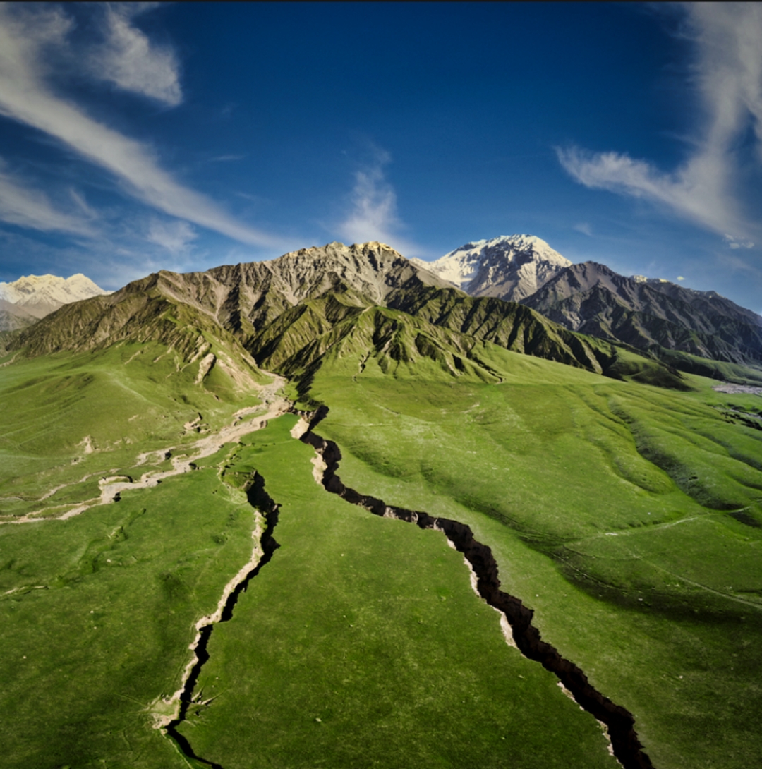 昆仑山大峡谷图片