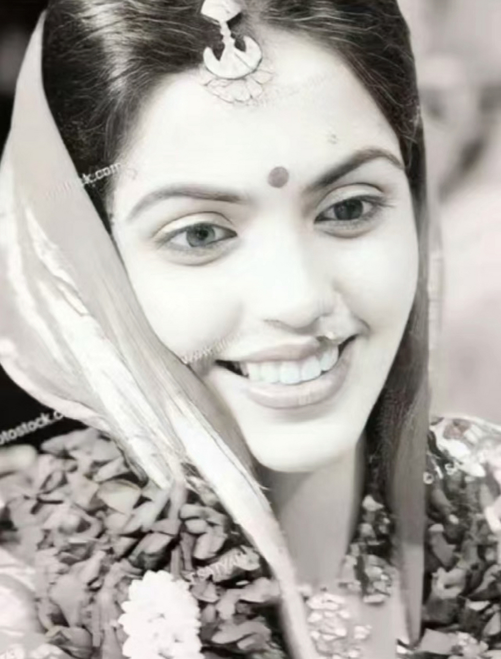 印度首富夫妻年轻时的照片,真漂亮