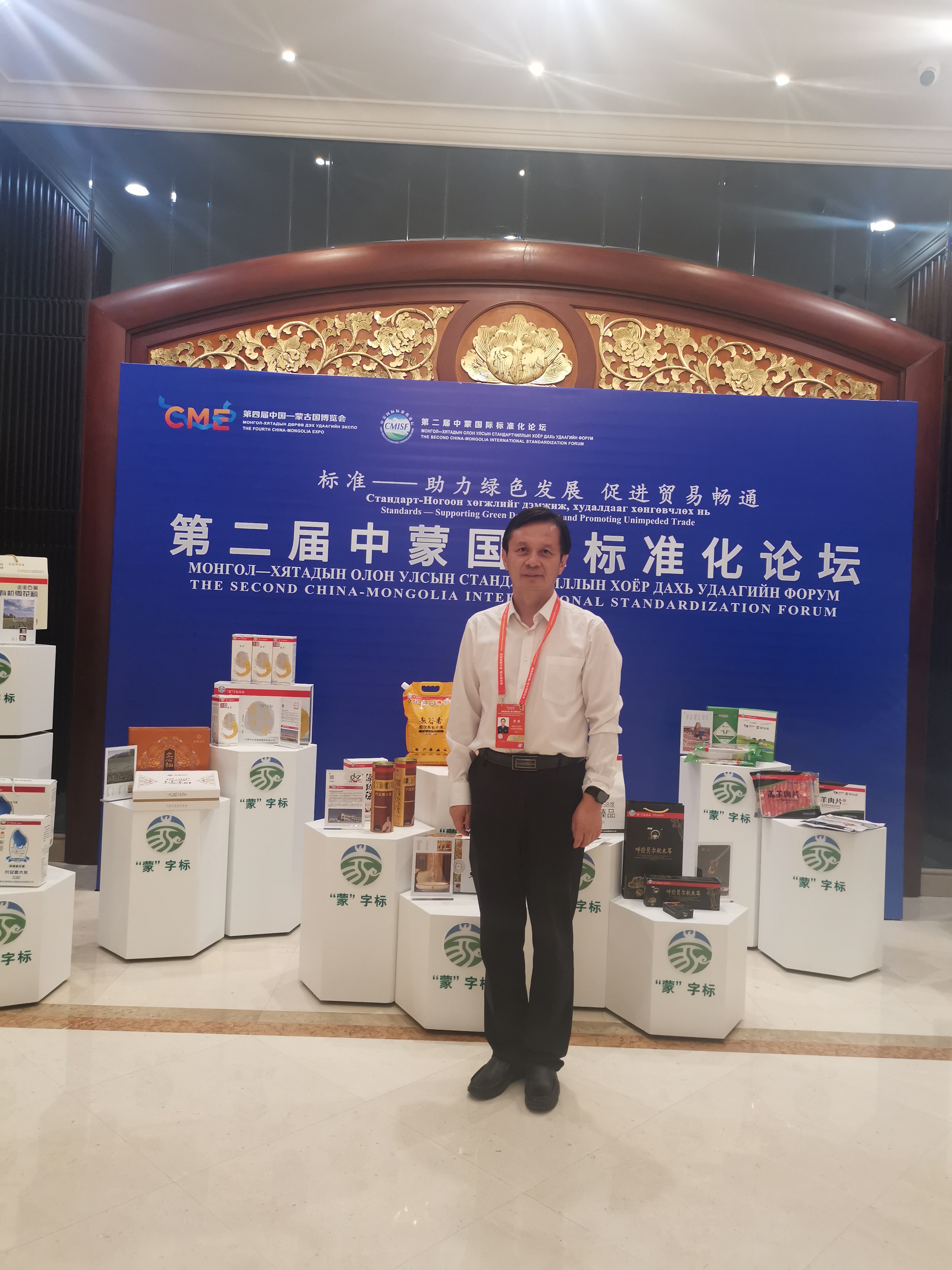 《雨夜的小巷》