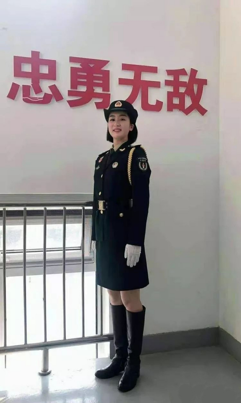 中国女兵 裙子图片