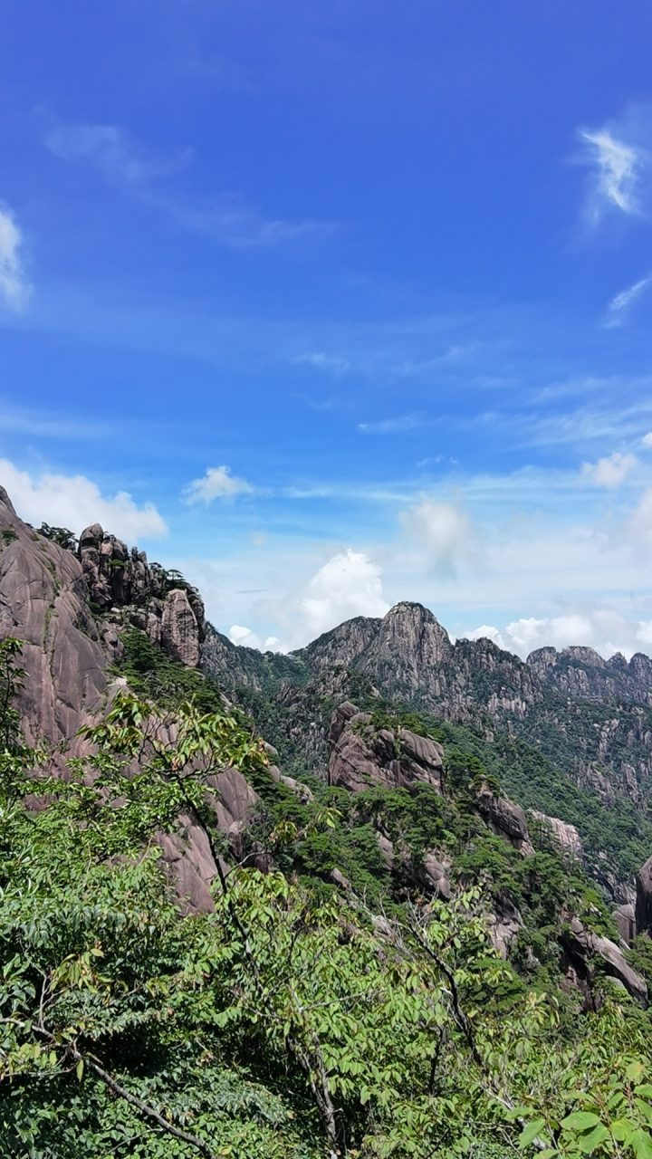 春天黄山见# 天高云淡,一品黄山!奇峰怪石,云海松涛!