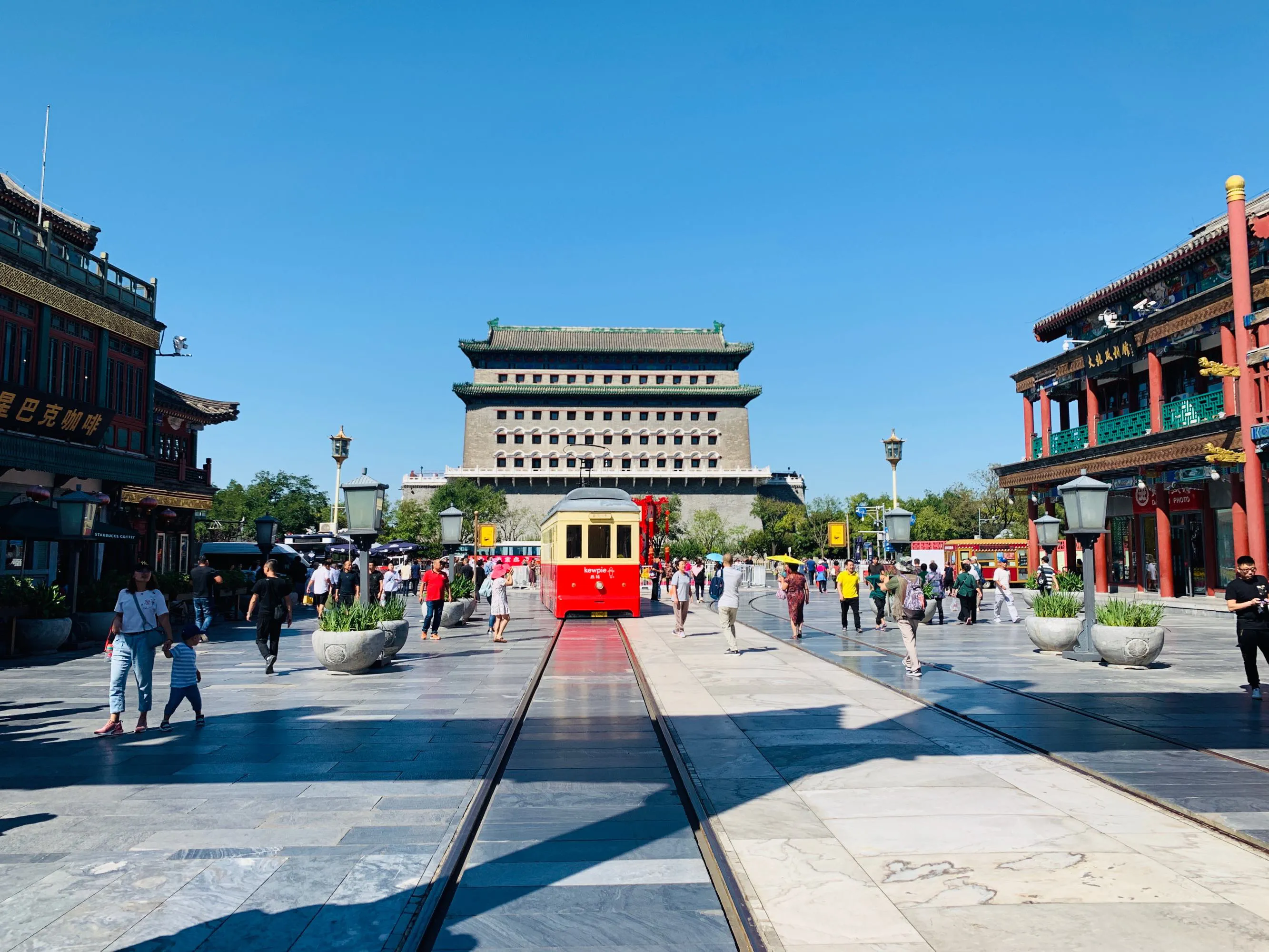景点  第一站去的是三里屯太古里  超级好逛的地方,很多北京特色小店