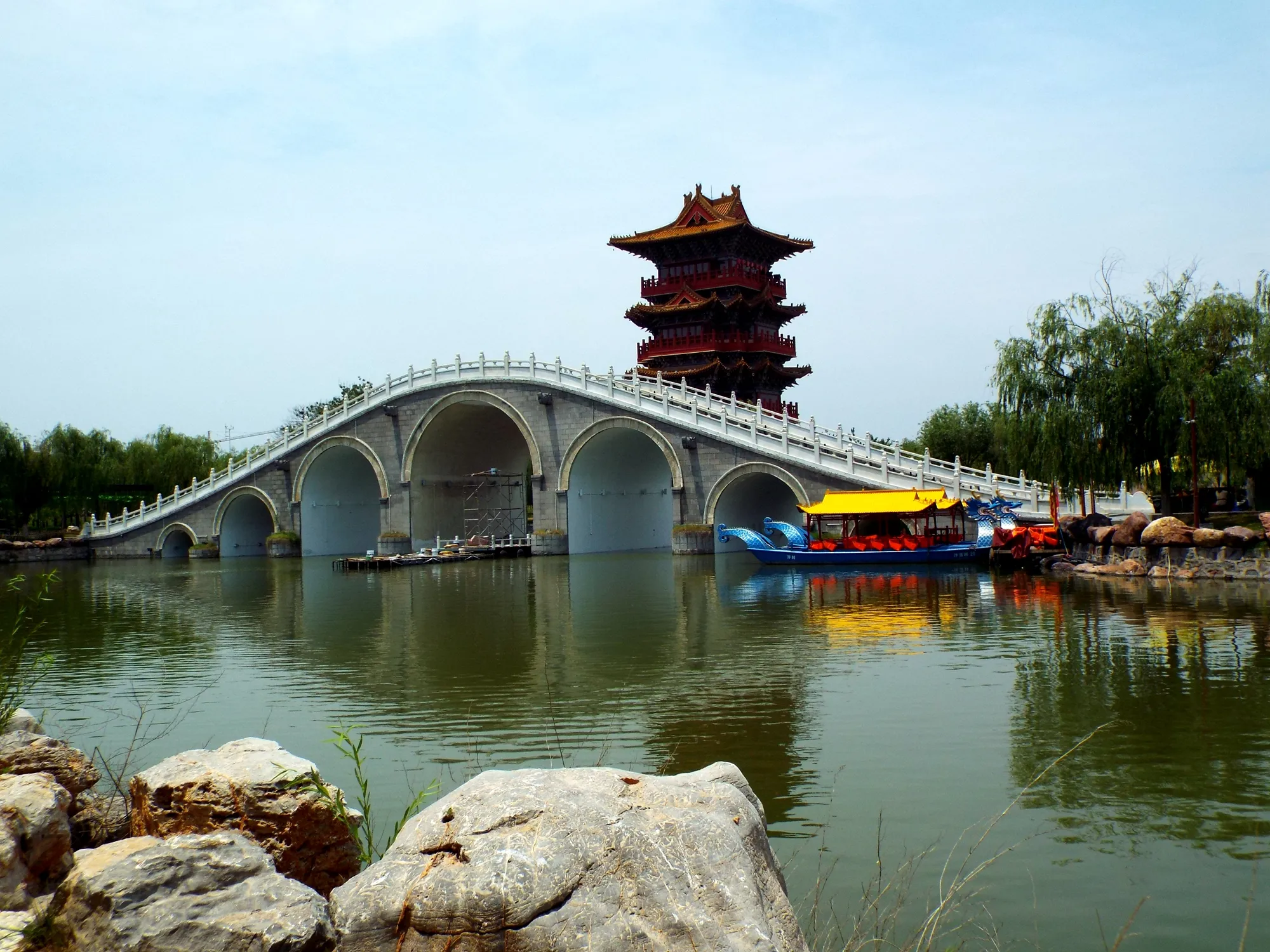 游玩时间三天两夜,请提前预订住宿和门票,尤其是开封府,大相国寺,鼓楼