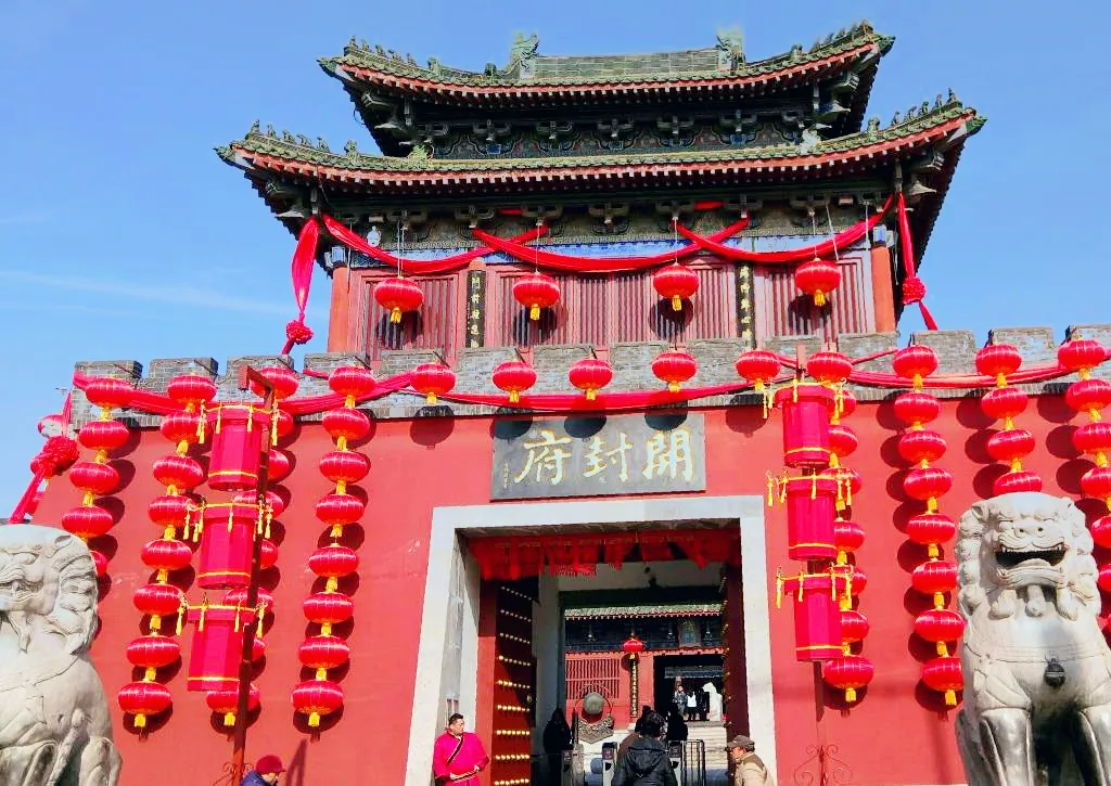 游玩时间三天两夜,请提前预订住宿和门票,尤其是开封府,大相国寺,鼓楼