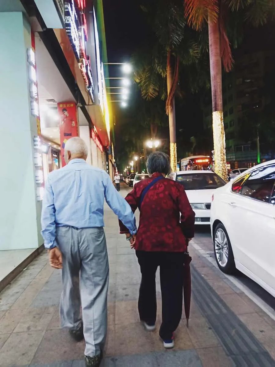 头婚也好,二婚也罢,一辈子到老才是夫妻,半路离开的都是