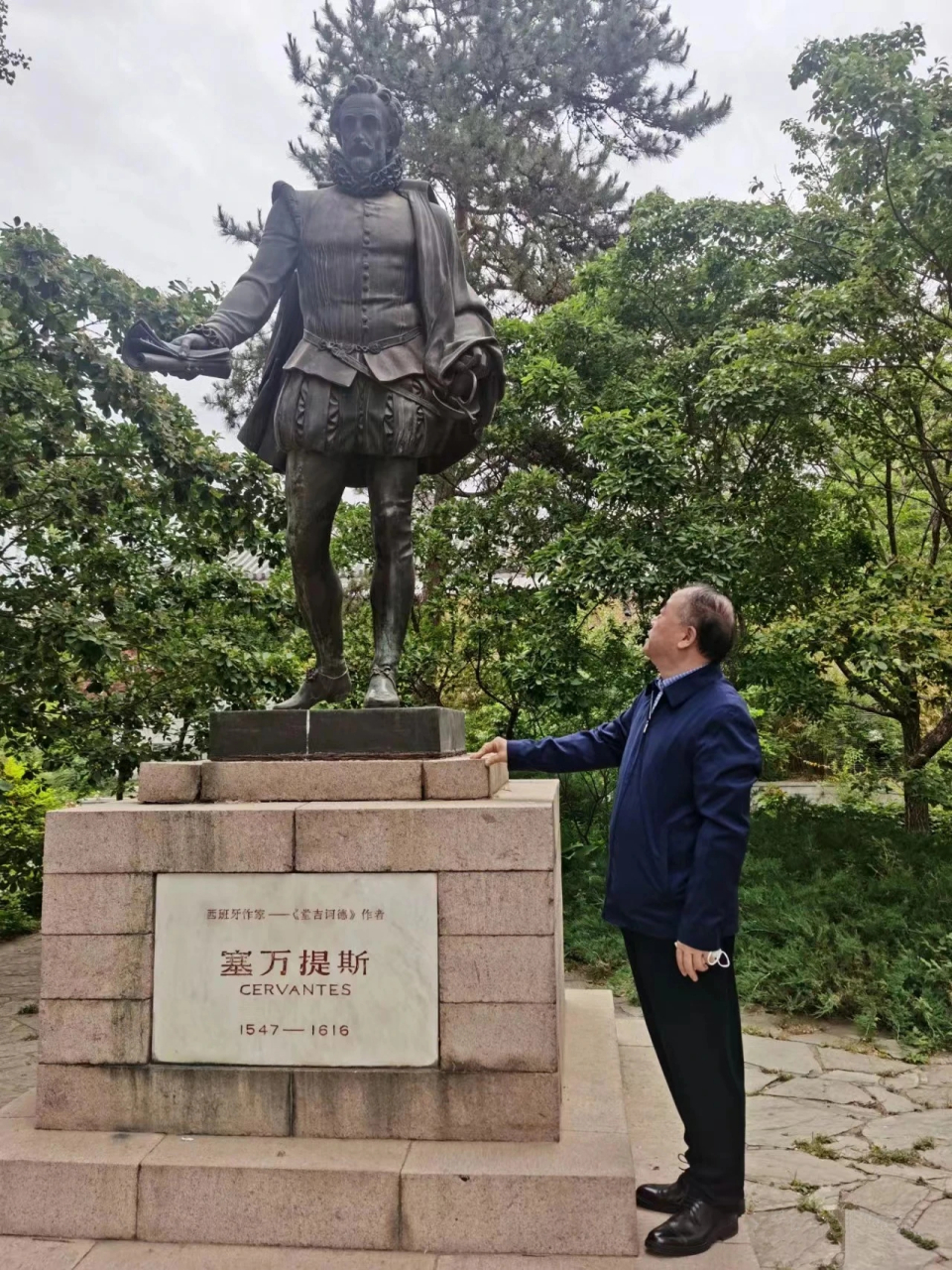 莫言:想把北大的塞万提斯铜像,请到北师大来住几天