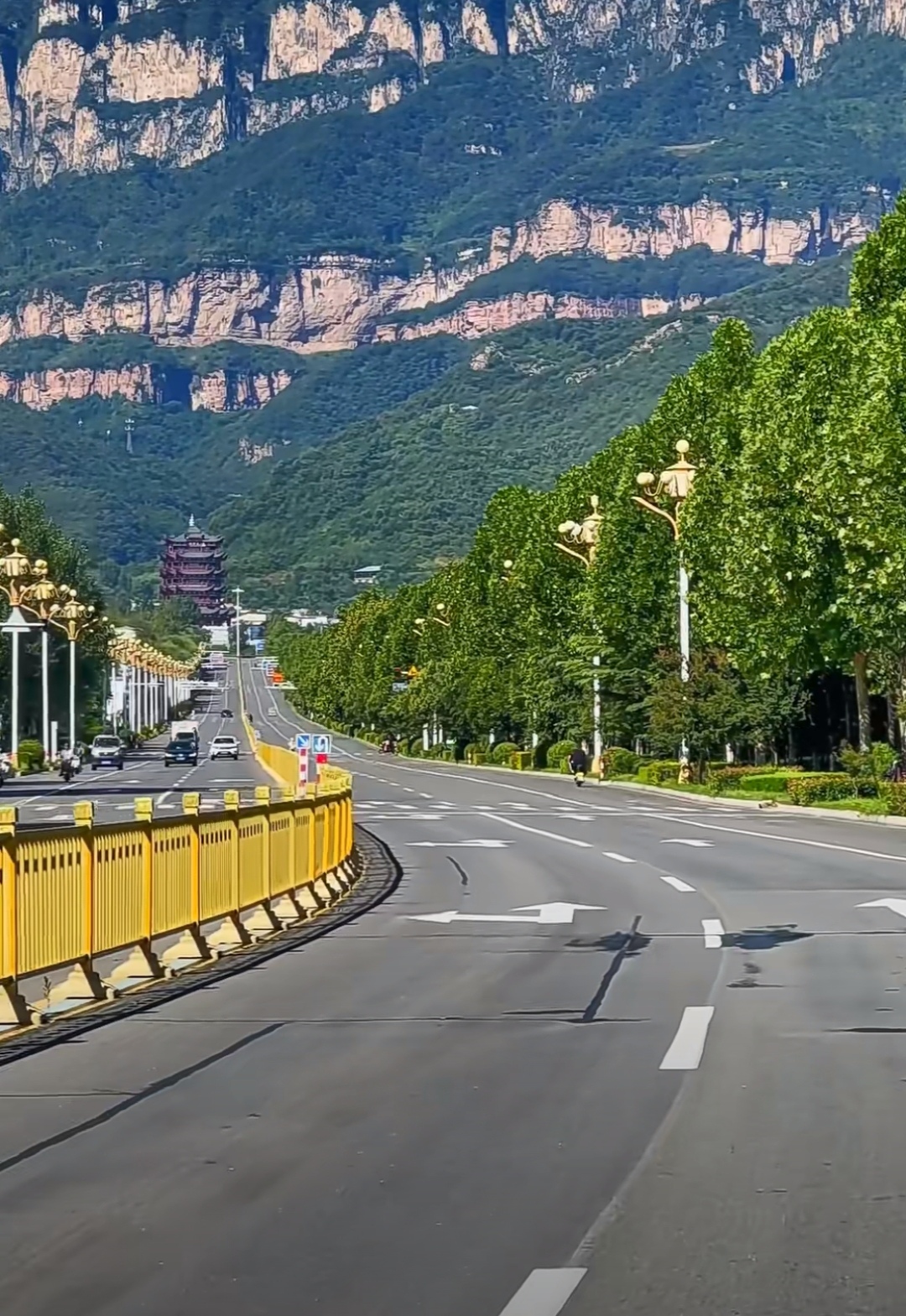 判断一个人的人品就看他对弱者的态度,是亲和还是