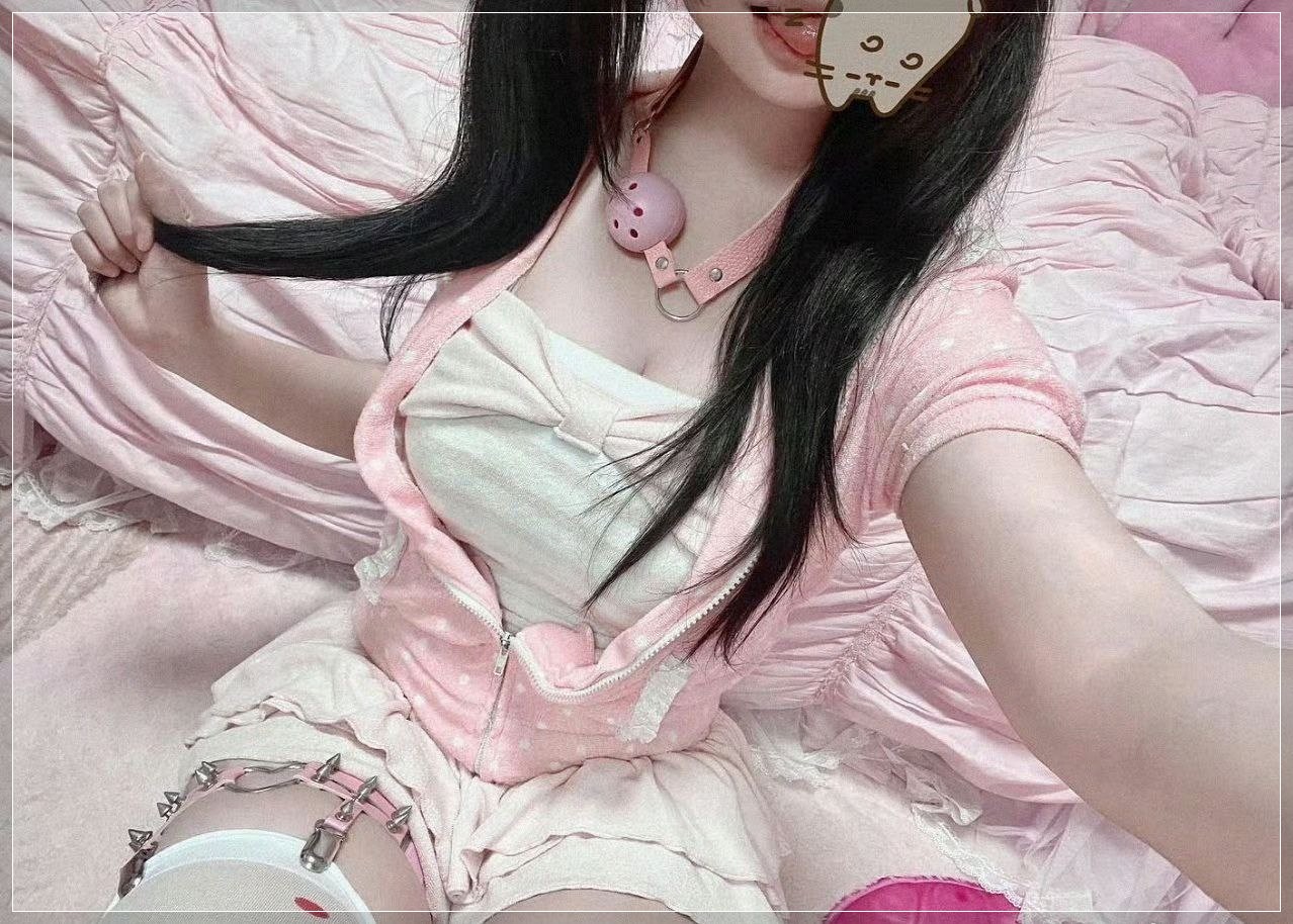 在情感的迷雾中徘徊,我寻觅着那一丝未熄的灯火,不