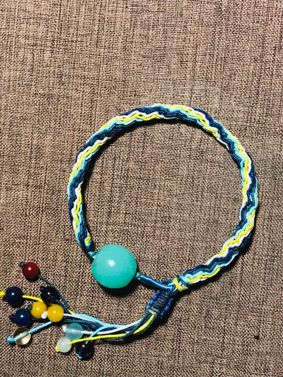 最近大火的轮回手绳,其实编起来很简单,重点就是配色要好看,用了一颗