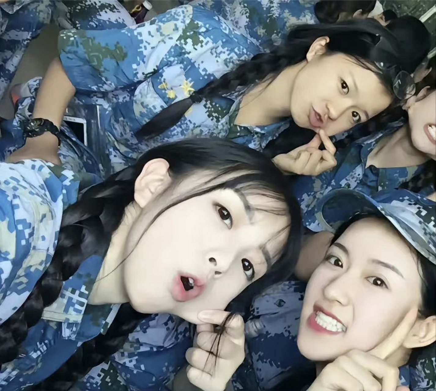 田曦薇怎么做到军训照都这么甜,妥妥的清纯学妹～ 67#日常穿搭