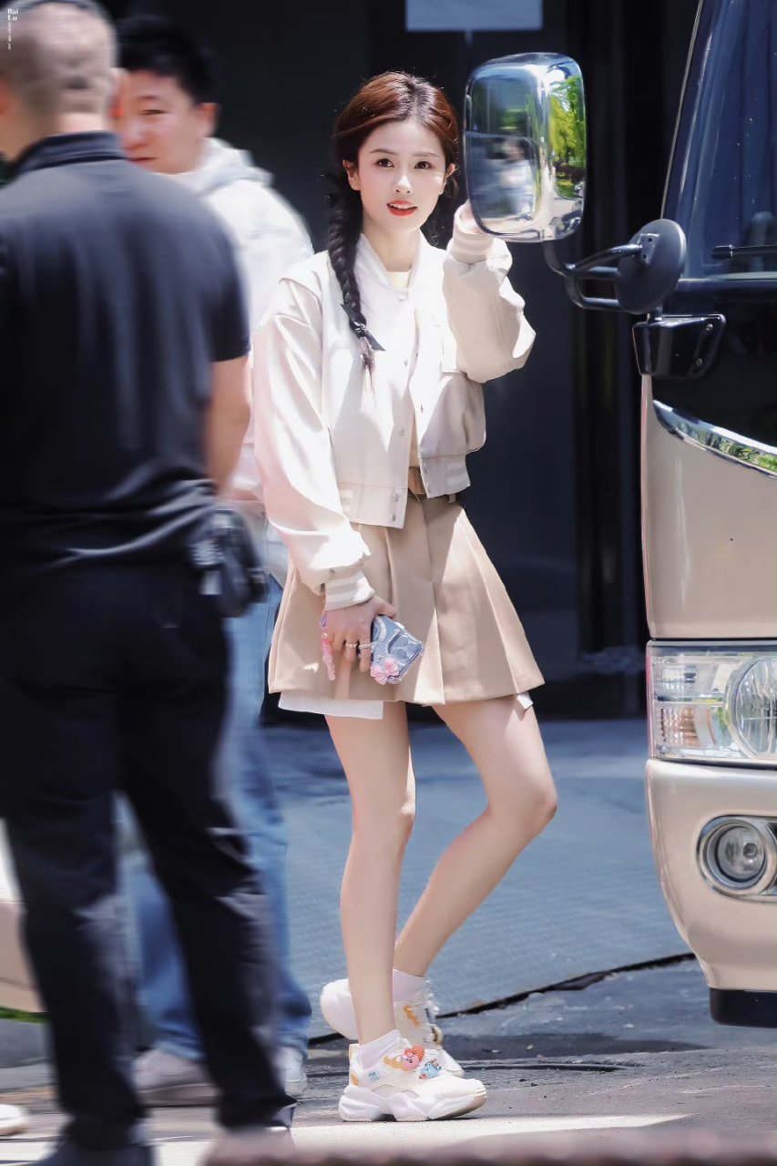 白鹿奔跑吧麻花辫上班路透,是已经一整个期待咱们白鹿在跑男的精彩