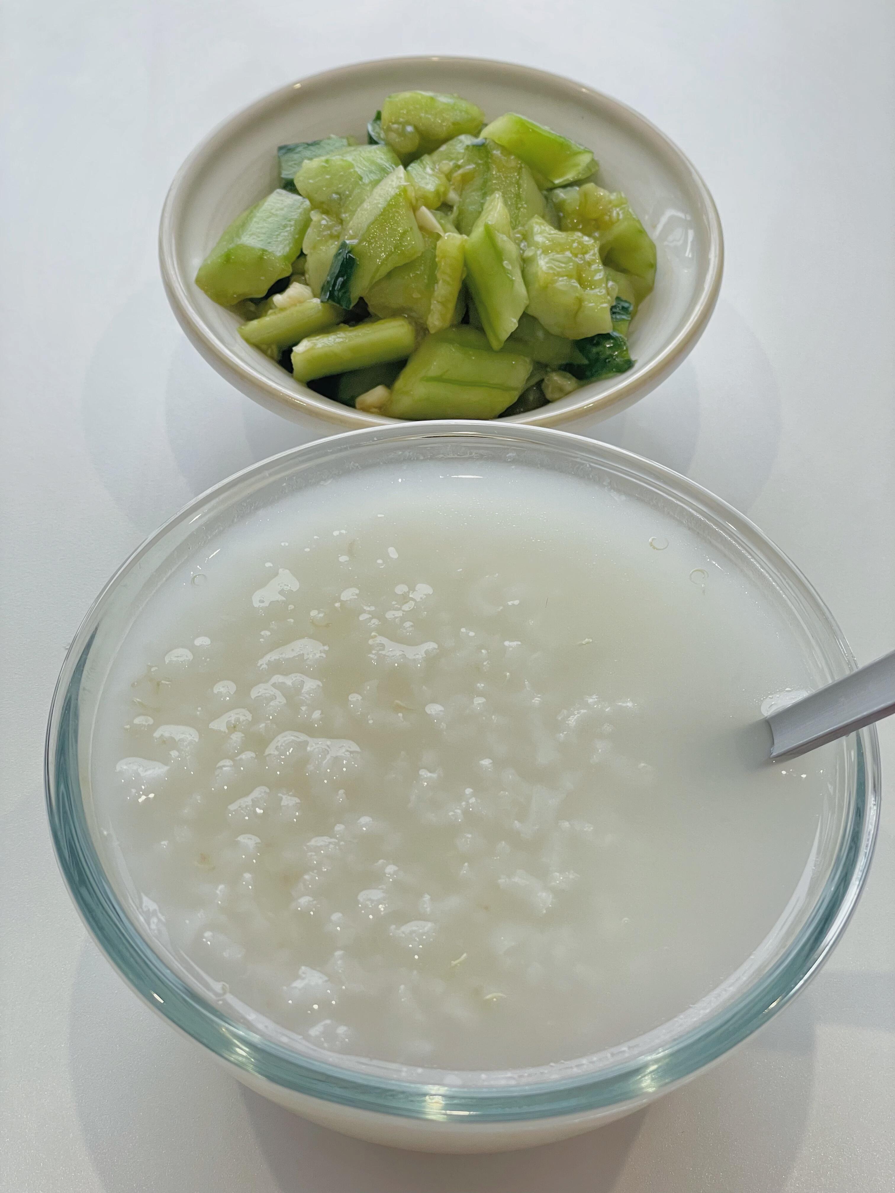 藜麦白粥 凉拌黄瓜 一口清香白粥搭配清爽小黄瓜 清晨一碗清粥小菜